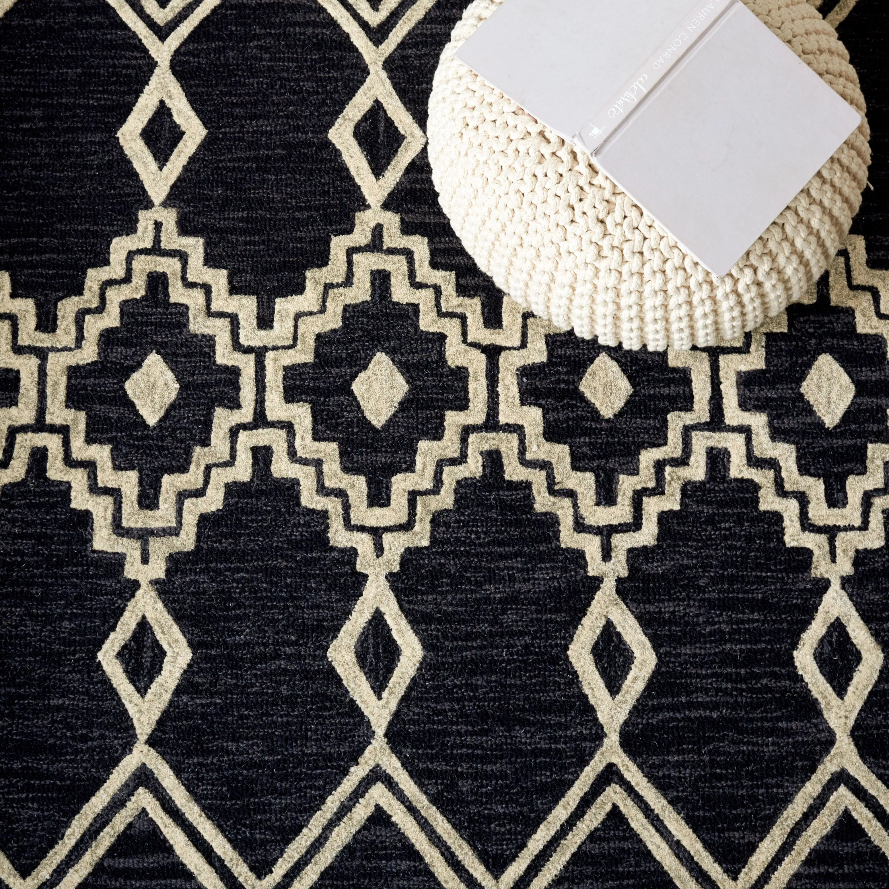 SAFAVIEH Handmade Abstract Zelina Modern Wool Rug