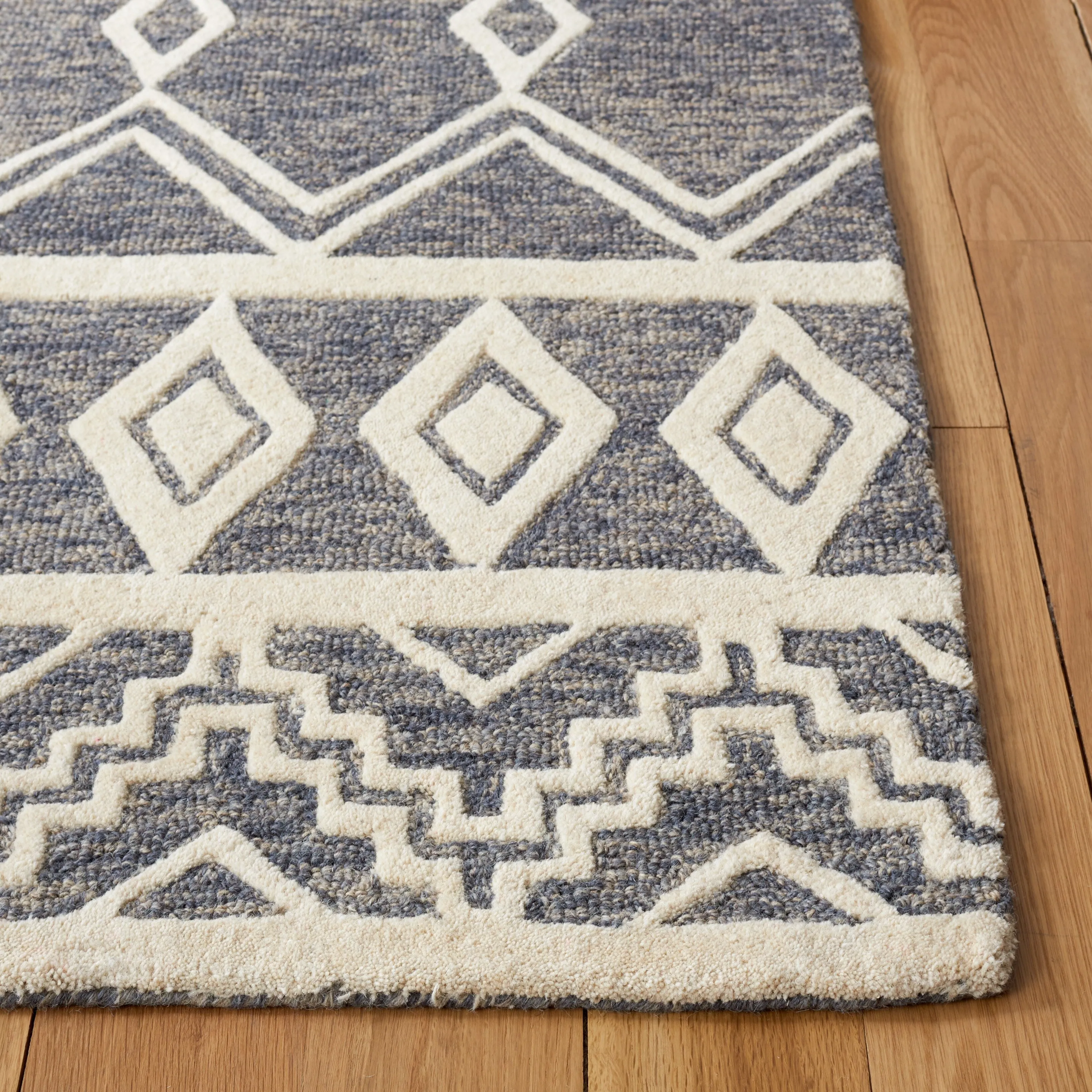 SAFAVIEH Handmade Abstract Zelina Modern Wool Rug