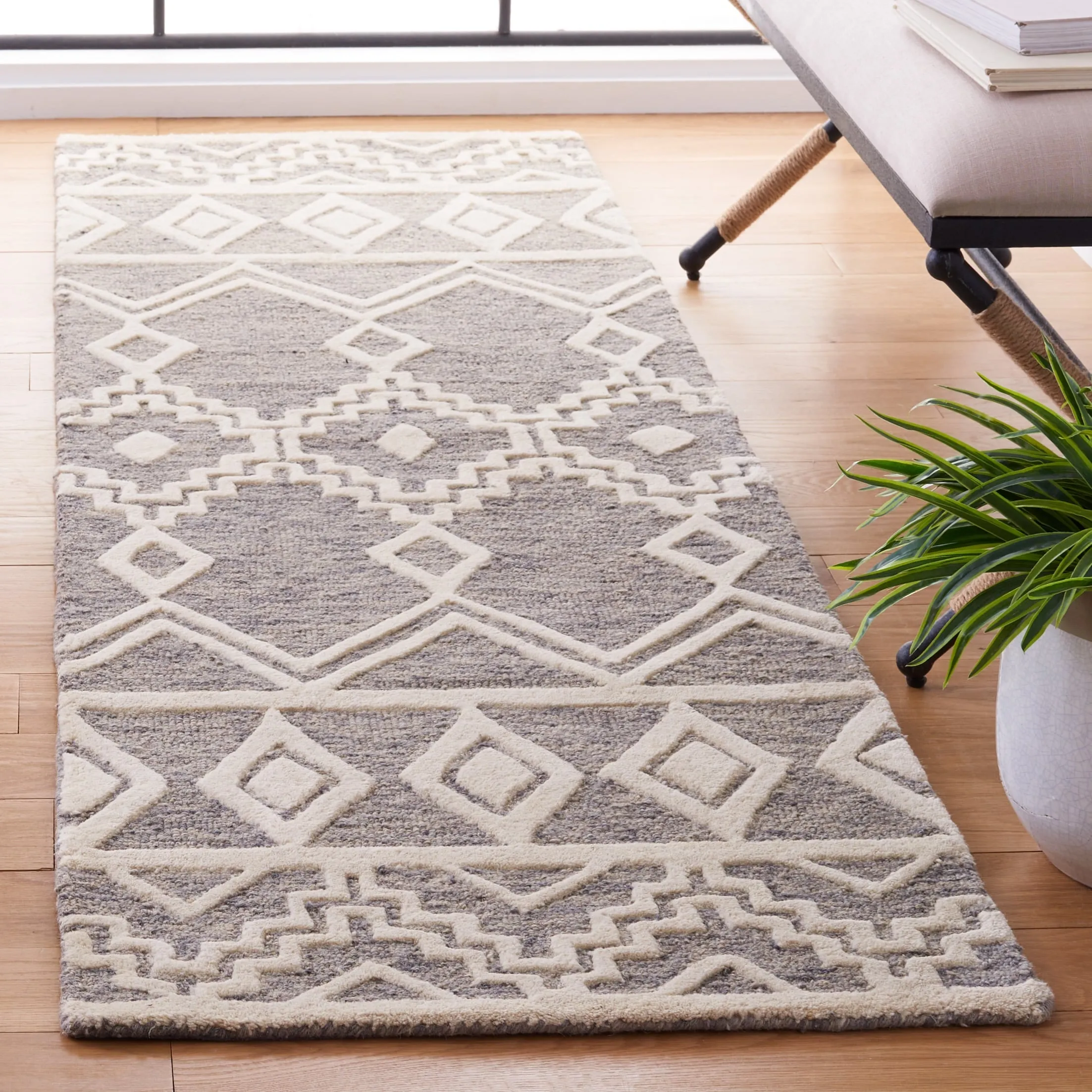 SAFAVIEH Handmade Abstract Zelina Modern Wool Rug