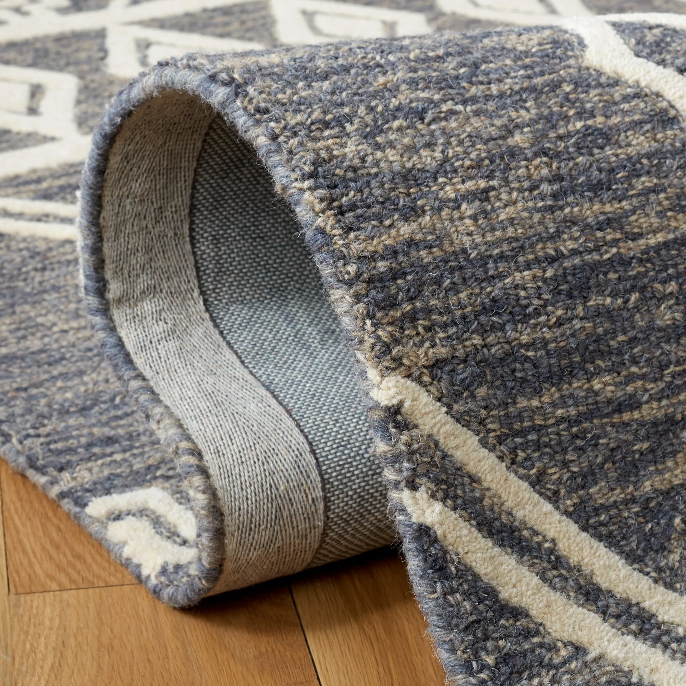 SAFAVIEH Handmade Abstract Zelina Modern Wool Rug