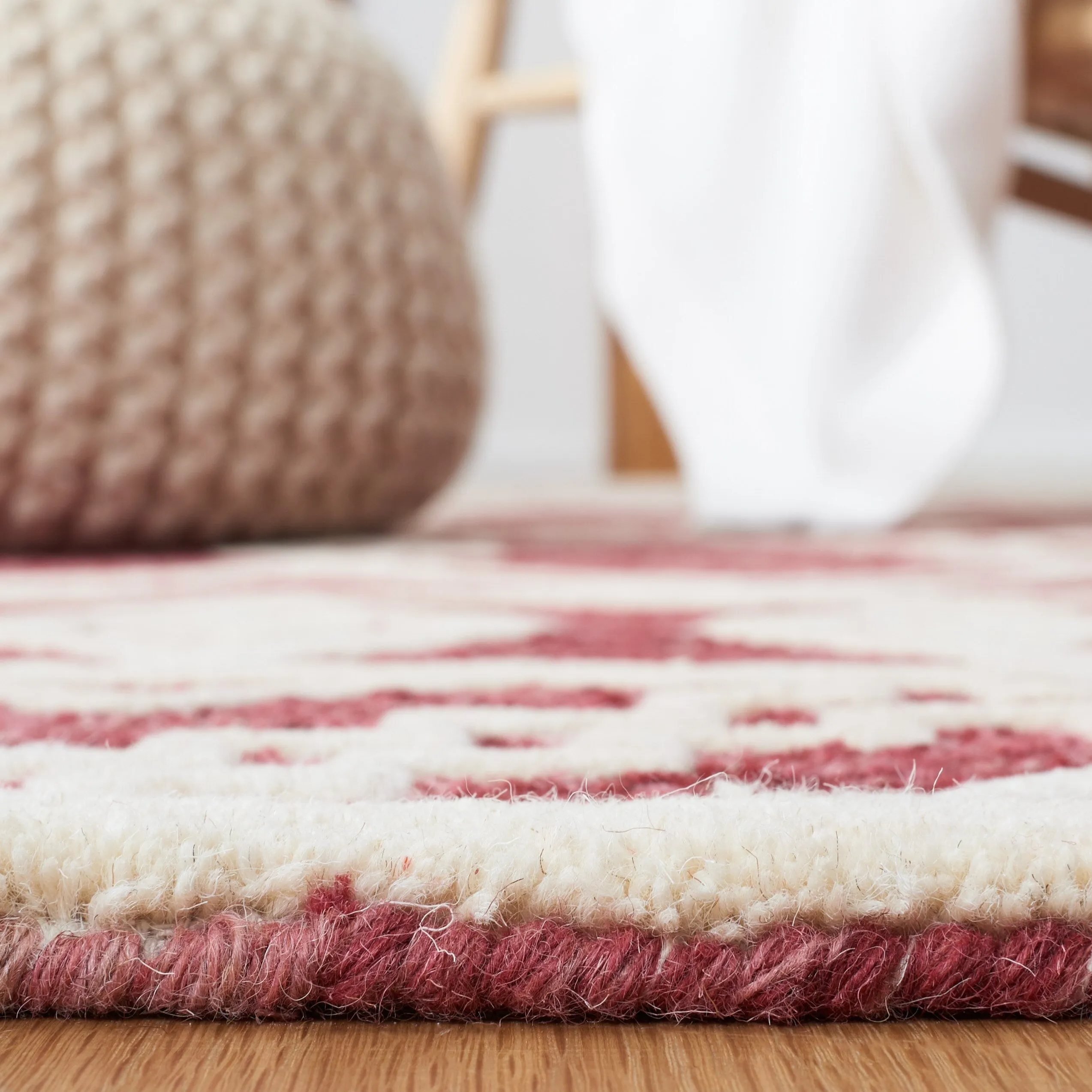 SAFAVIEH Handmade Abstract Zelina Modern Wool Rug