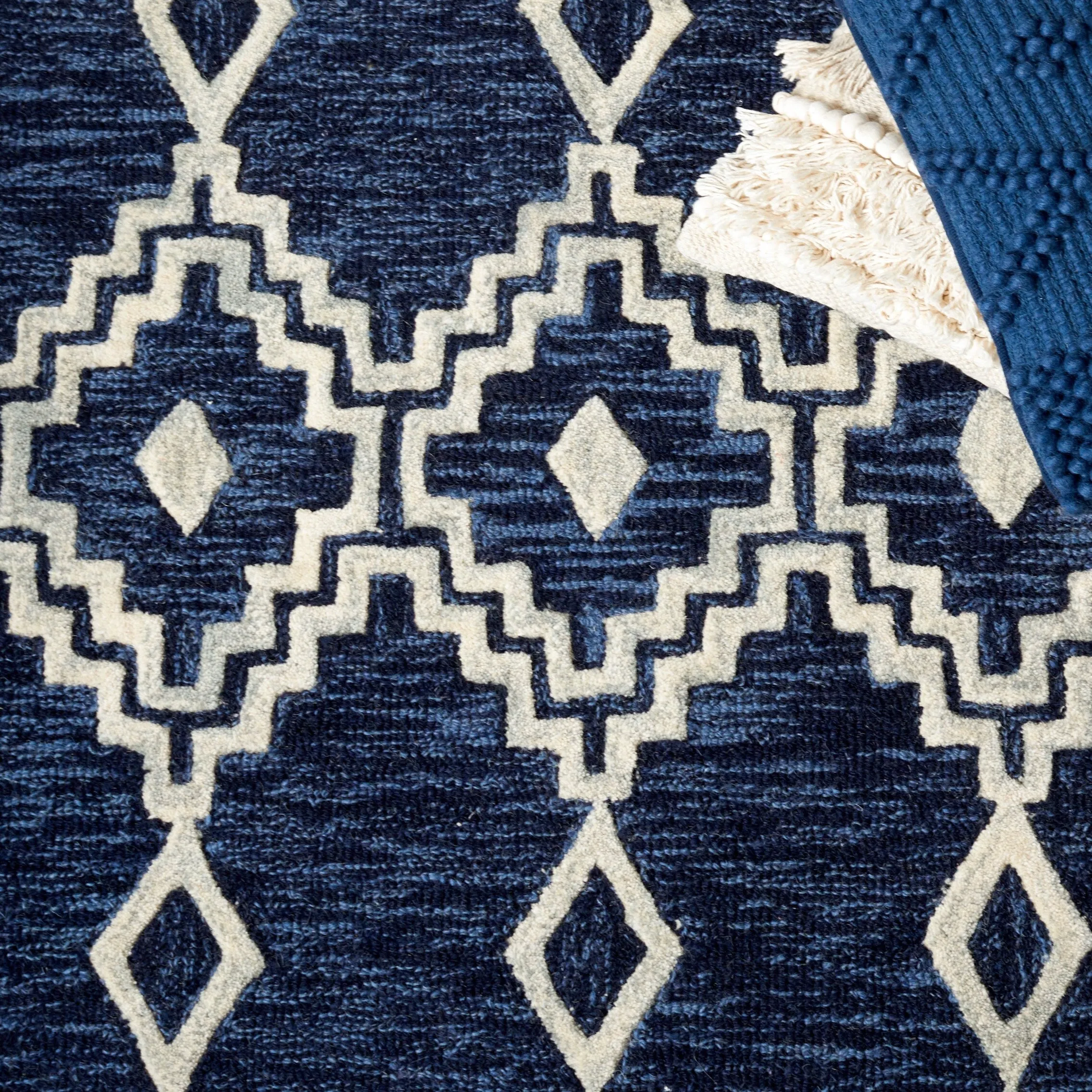 SAFAVIEH Handmade Abstract Zelina Modern Wool Rug
