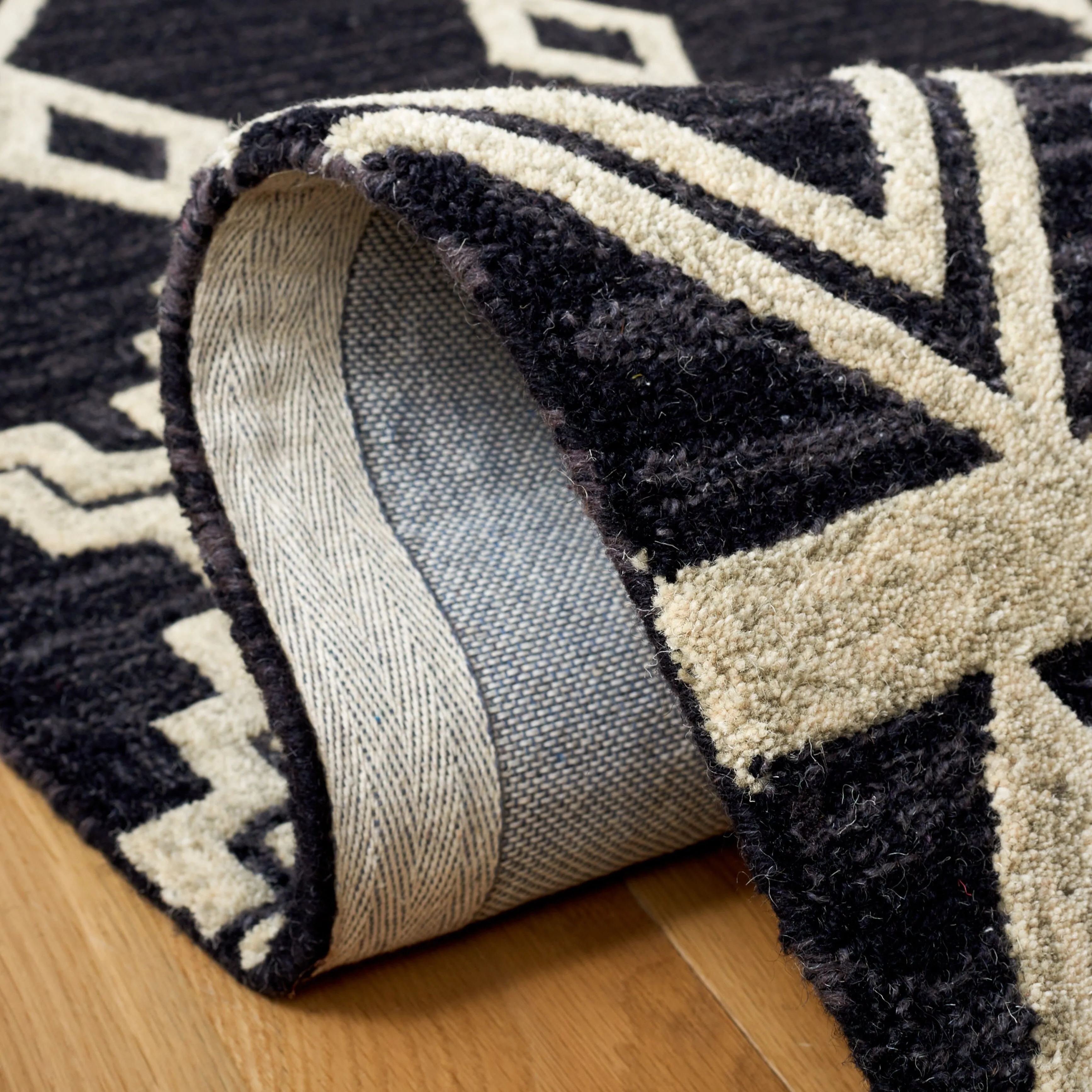 SAFAVIEH Handmade Abstract Zelina Modern Wool Rug