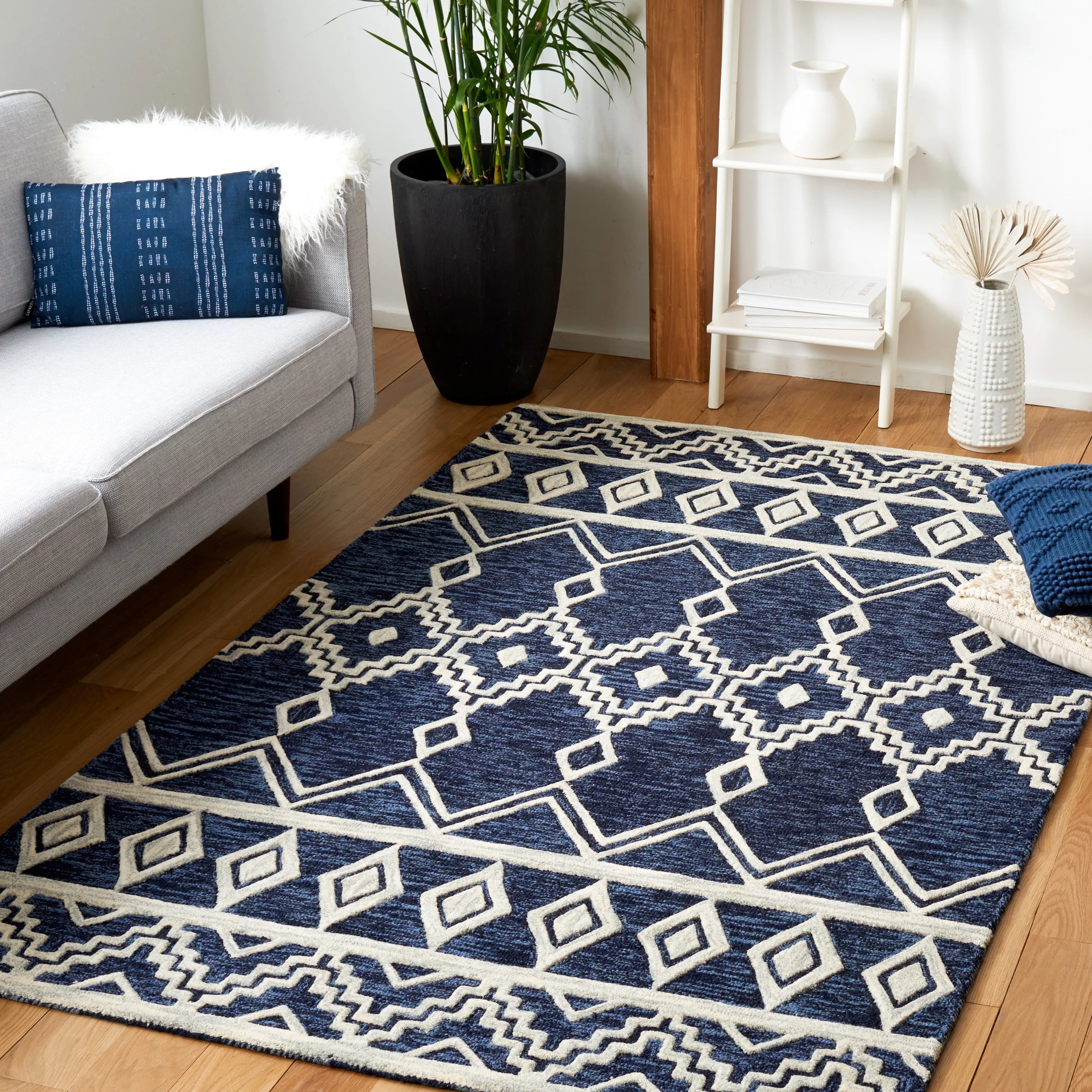 SAFAVIEH Handmade Abstract Zelina Modern Wool Rug