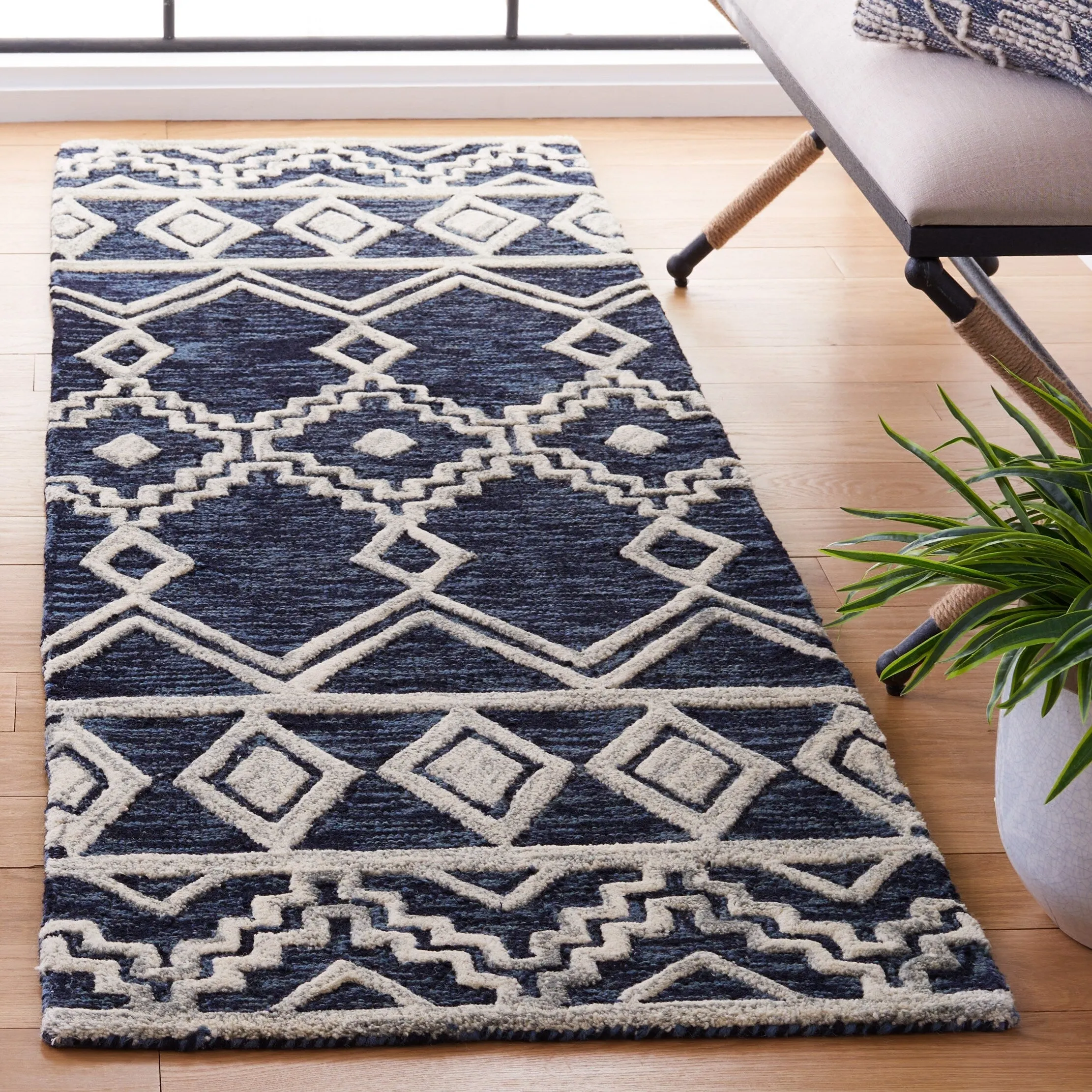 SAFAVIEH Handmade Abstract Zelina Modern Wool Rug