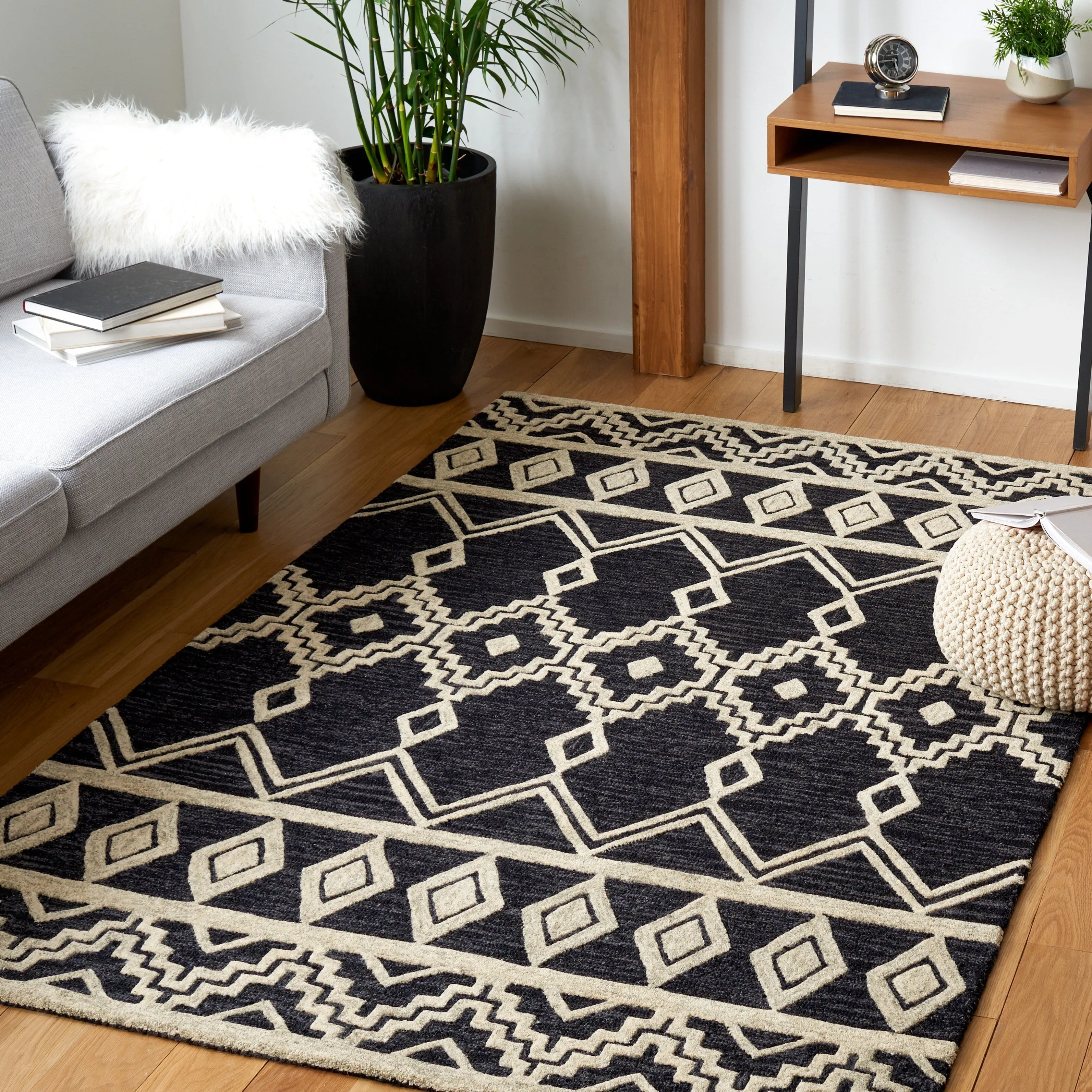 SAFAVIEH Handmade Abstract Zelina Modern Wool Rug
