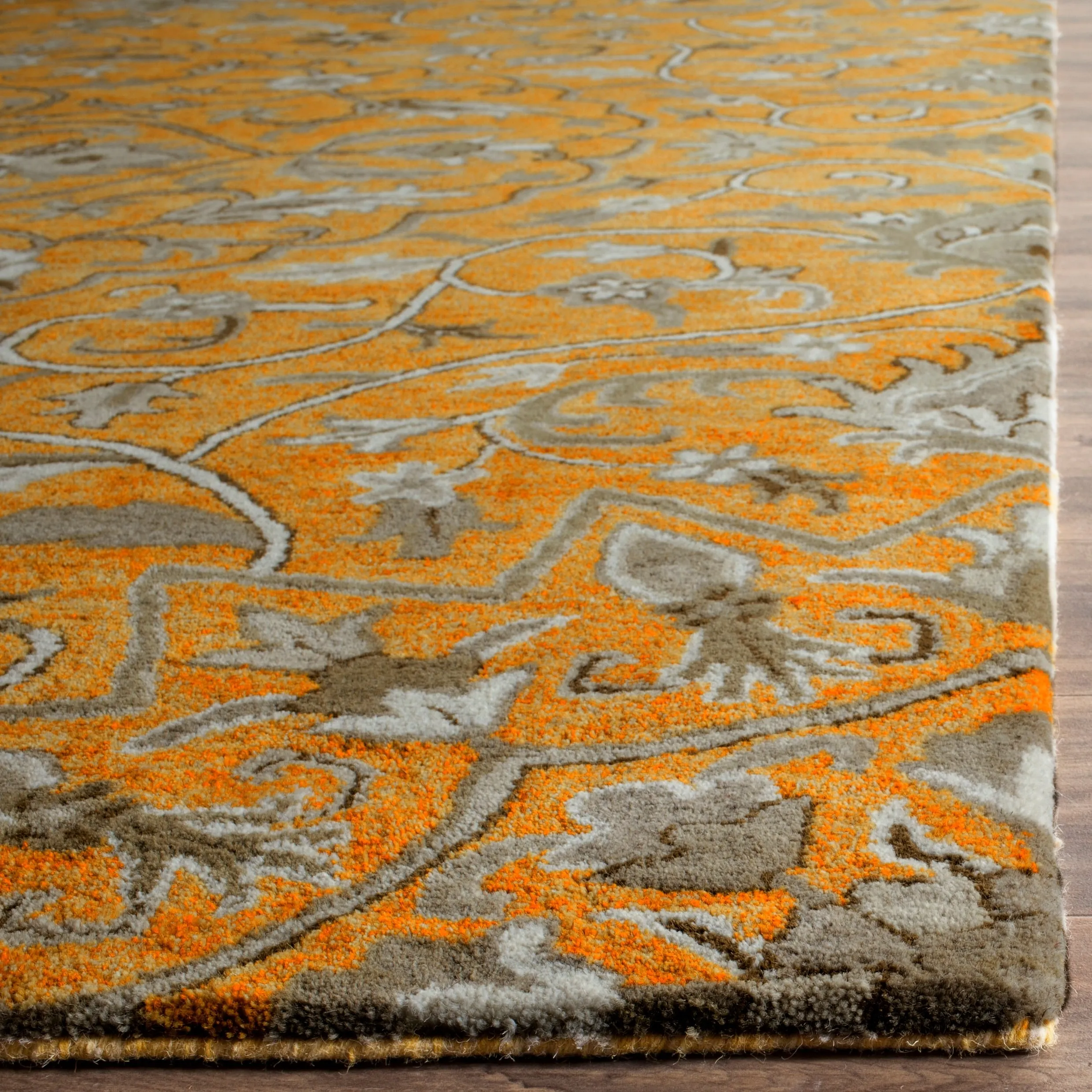 SAFAVIEH Handmade Bella Zaharinka Modern Floral Wool Rug