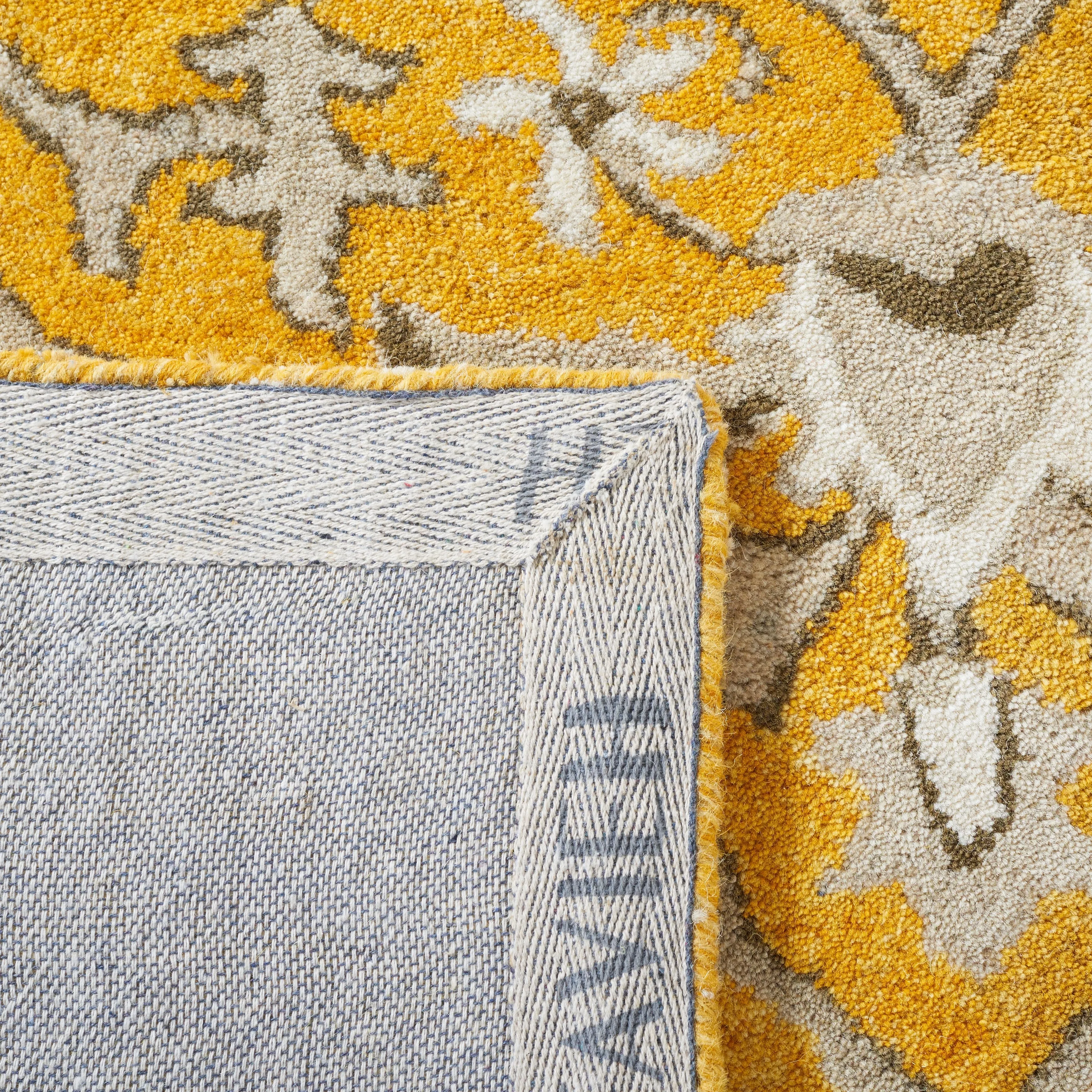 SAFAVIEH Handmade Bella Zaharinka Modern Floral Wool Rug