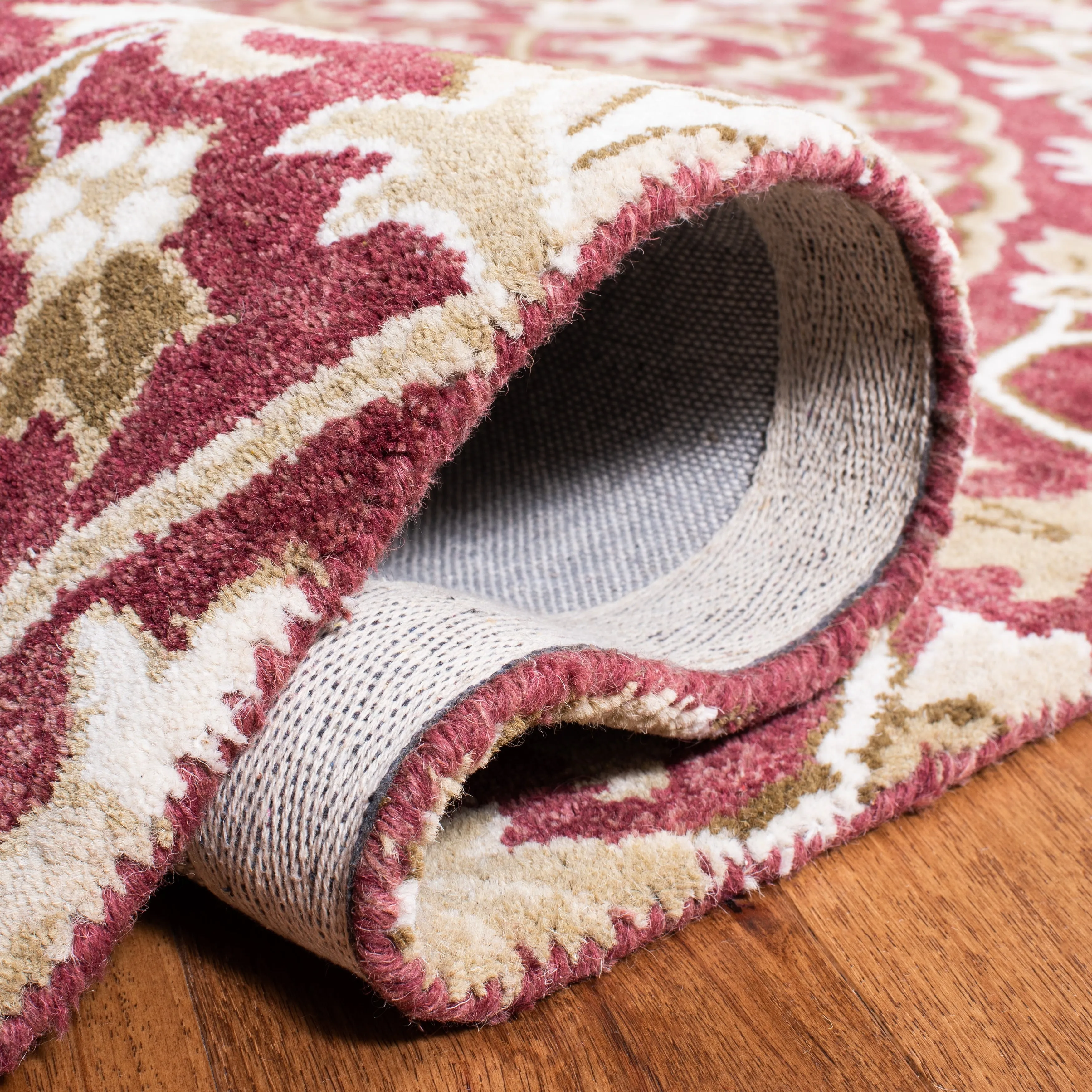 SAFAVIEH Handmade Bella Zaharinka Modern Floral Wool Rug