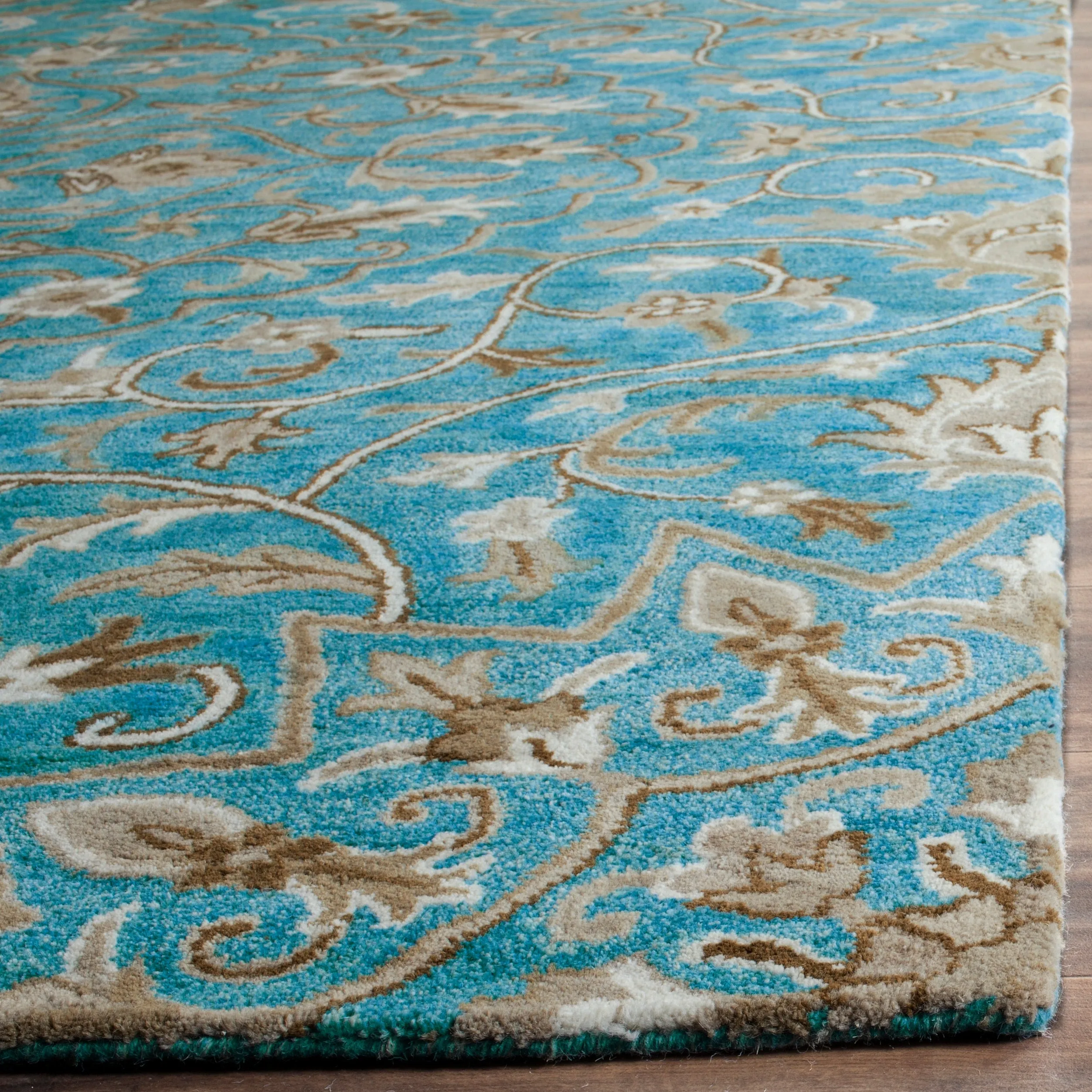 SAFAVIEH Handmade Bella Zaharinka Modern Floral Wool Rug