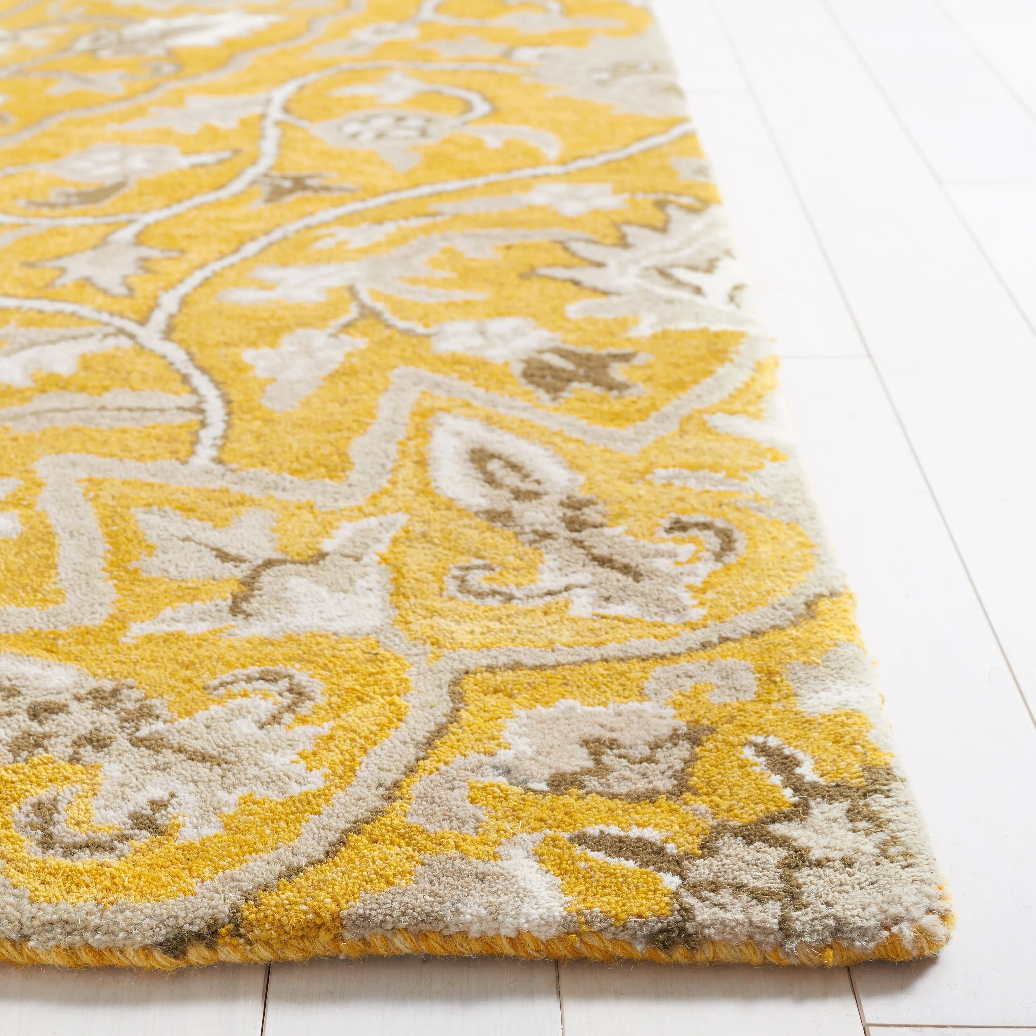 SAFAVIEH Handmade Bella Zaharinka Modern Floral Wool Rug