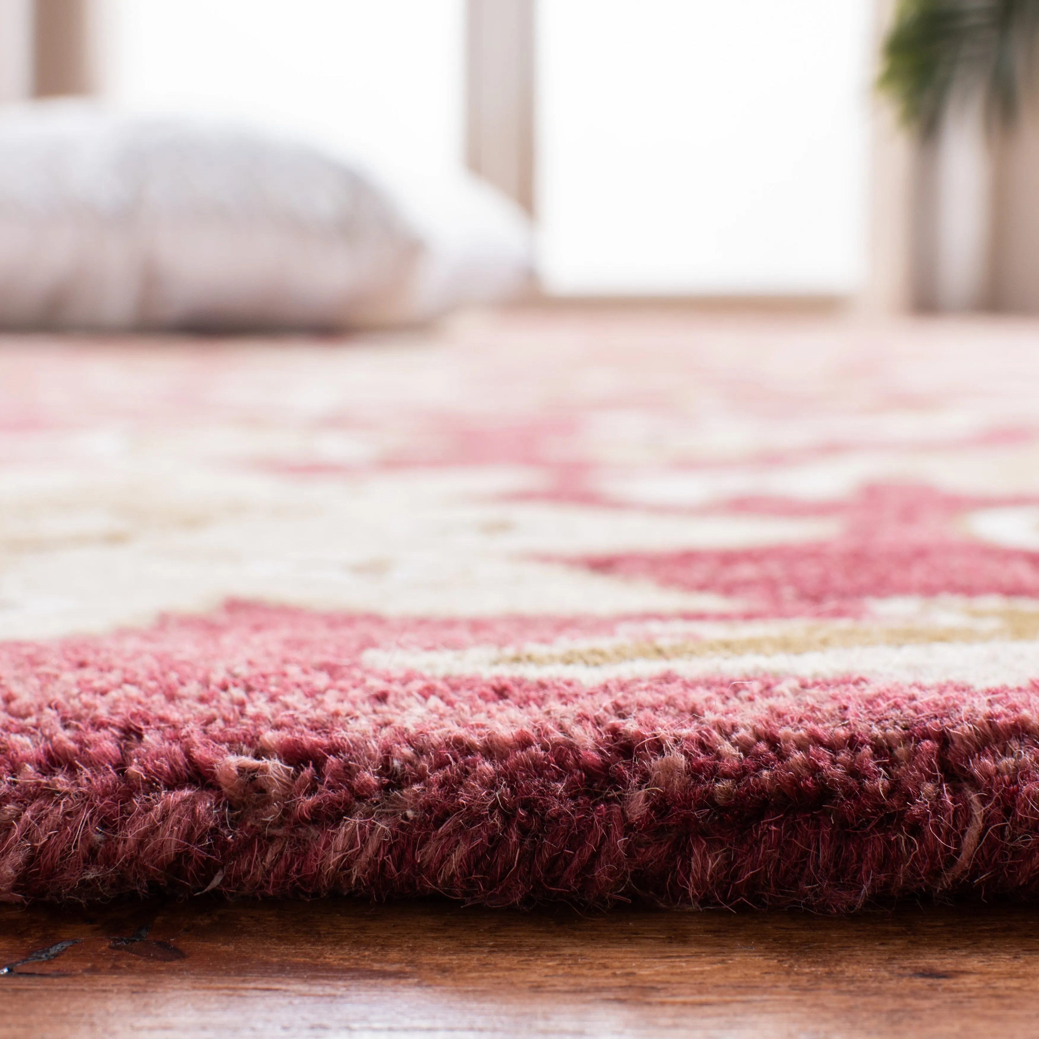 SAFAVIEH Handmade Bella Zaharinka Modern Floral Wool Rug