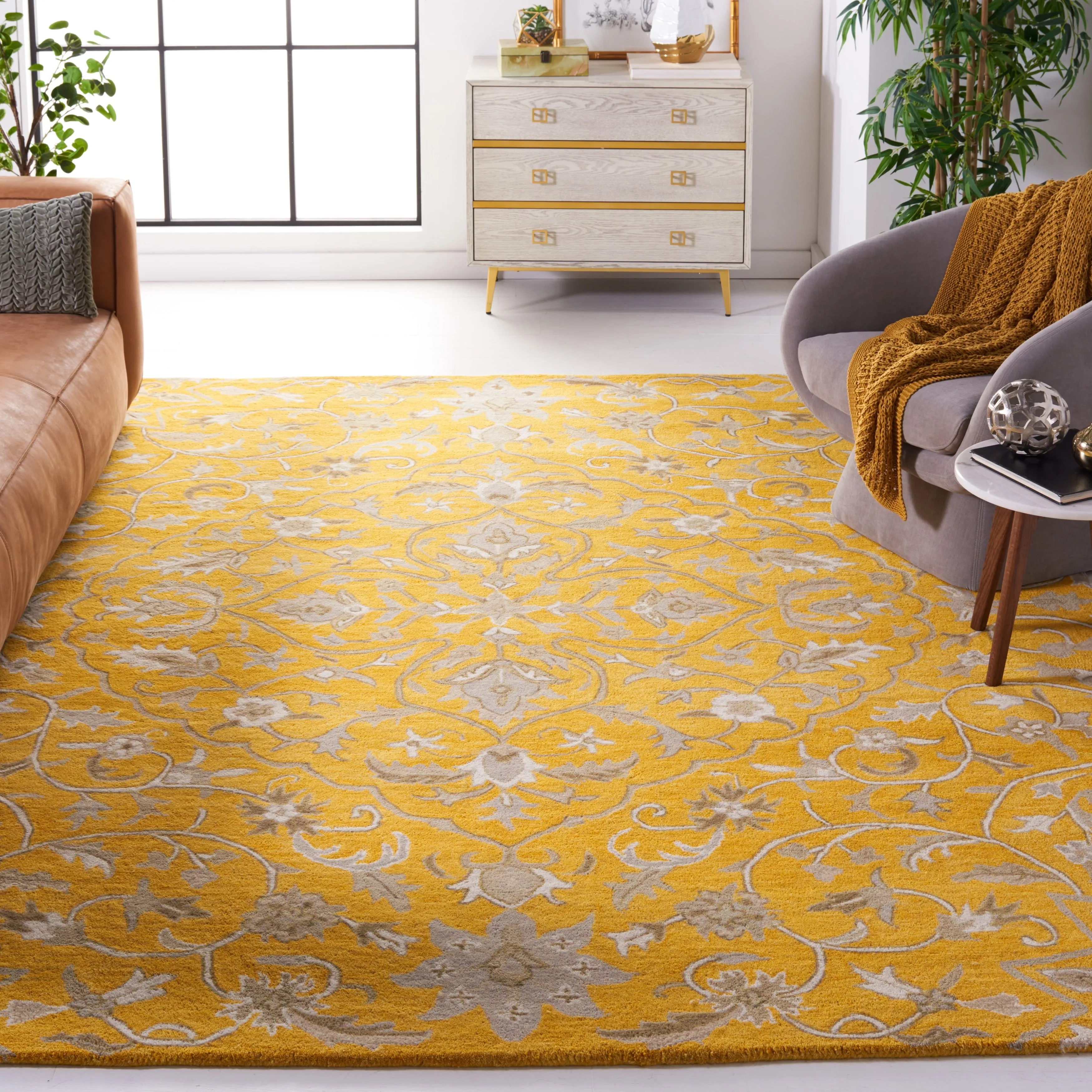 SAFAVIEH Handmade Bella Zaharinka Modern Floral Wool Rug