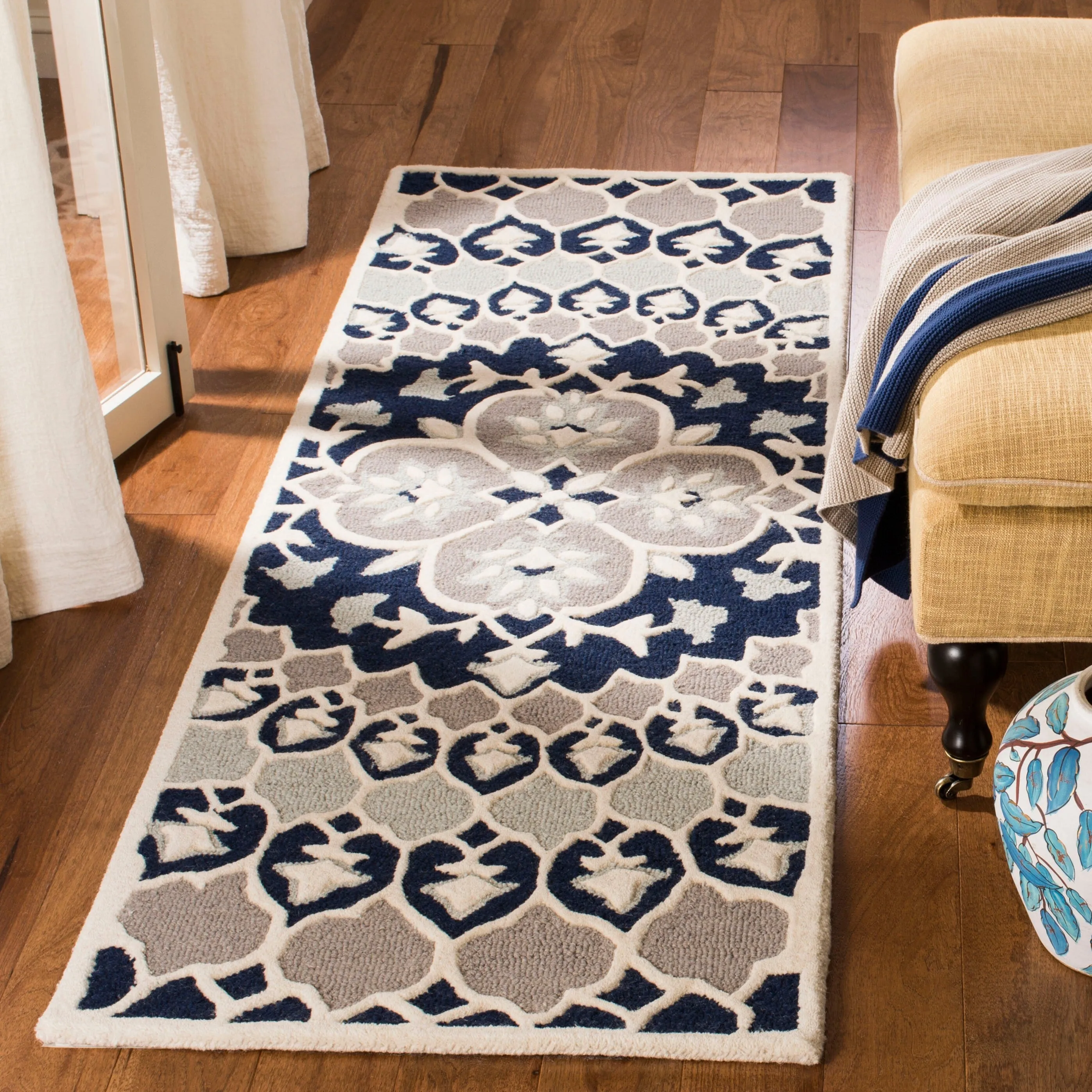 SAFAVIEH Handmade Bellagio Ronak Modern Oriental Wool Rug