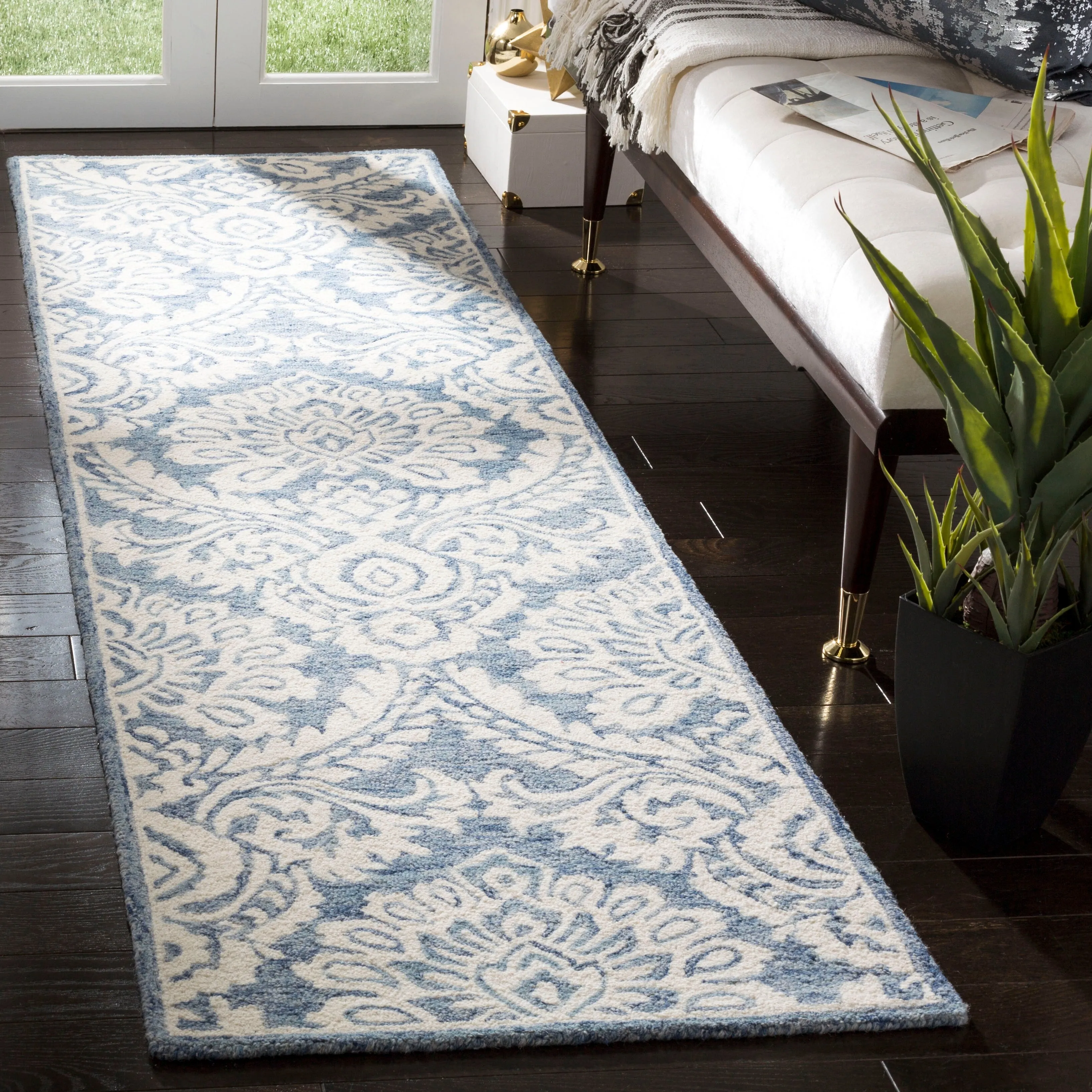 SAFAVIEH Handmade Blossom Esta Modern Floral Wool Rug
