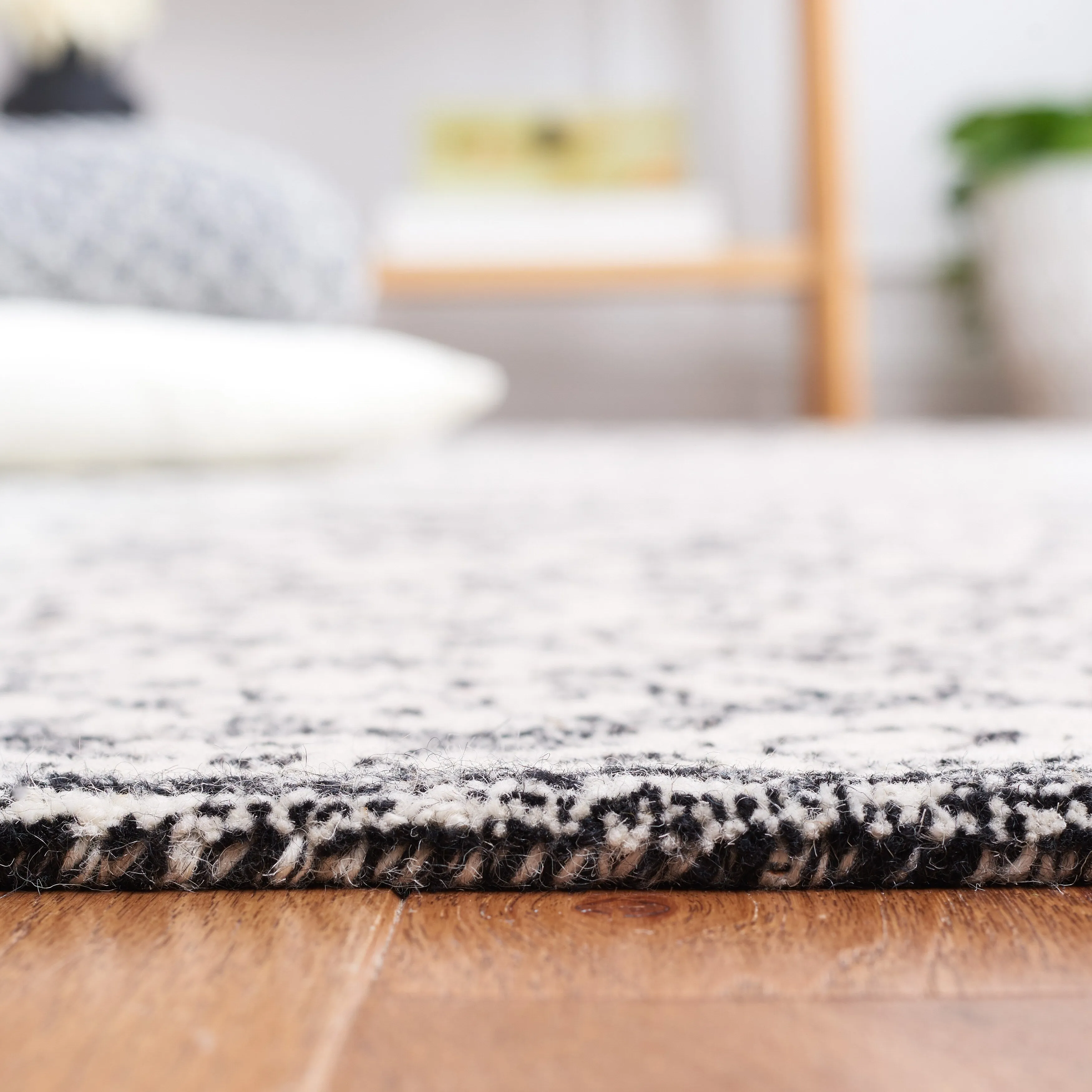 SAFAVIEH Handmade Blossom Esta Modern Floral Wool Rug
