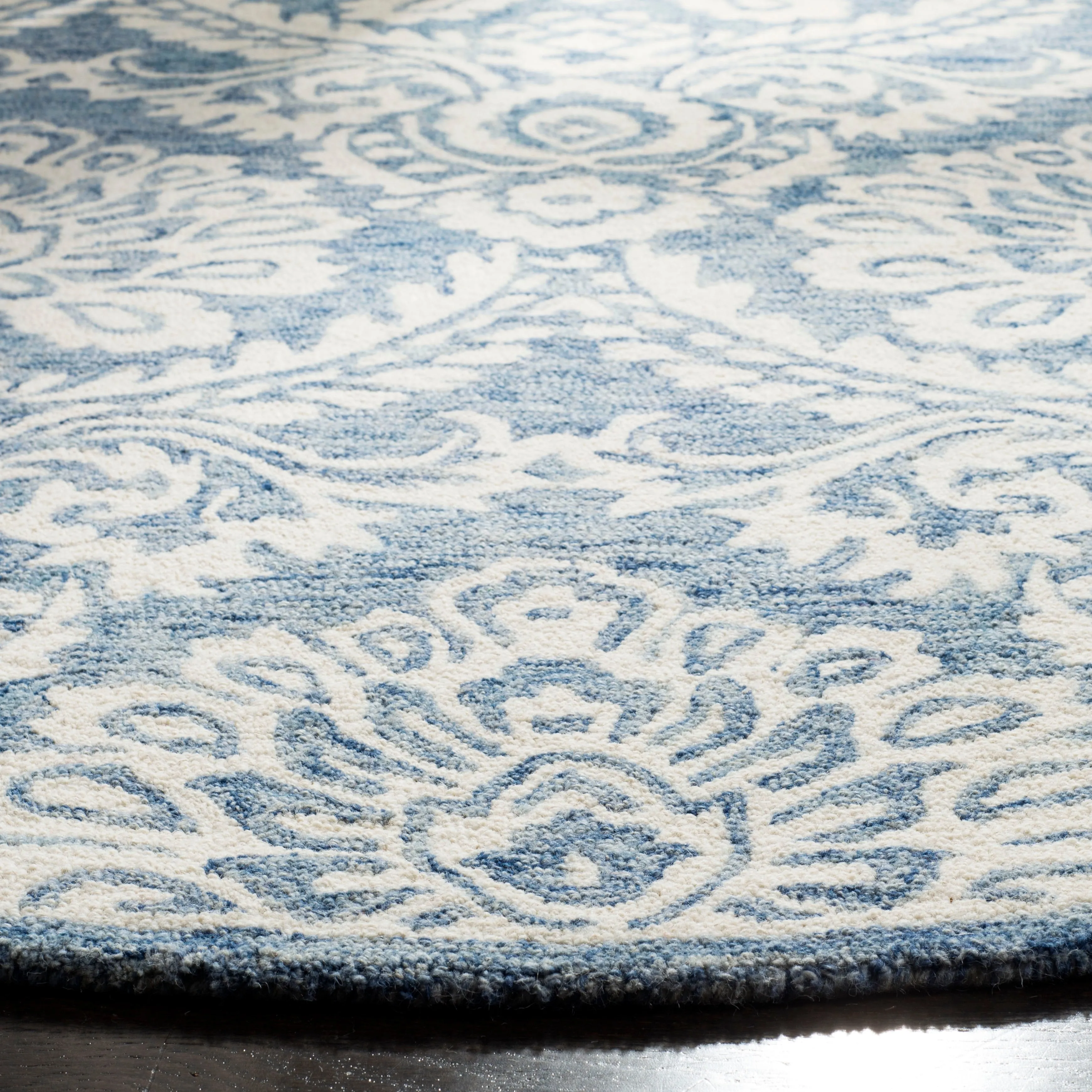 SAFAVIEH Handmade Blossom Esta Modern Floral Wool Rug