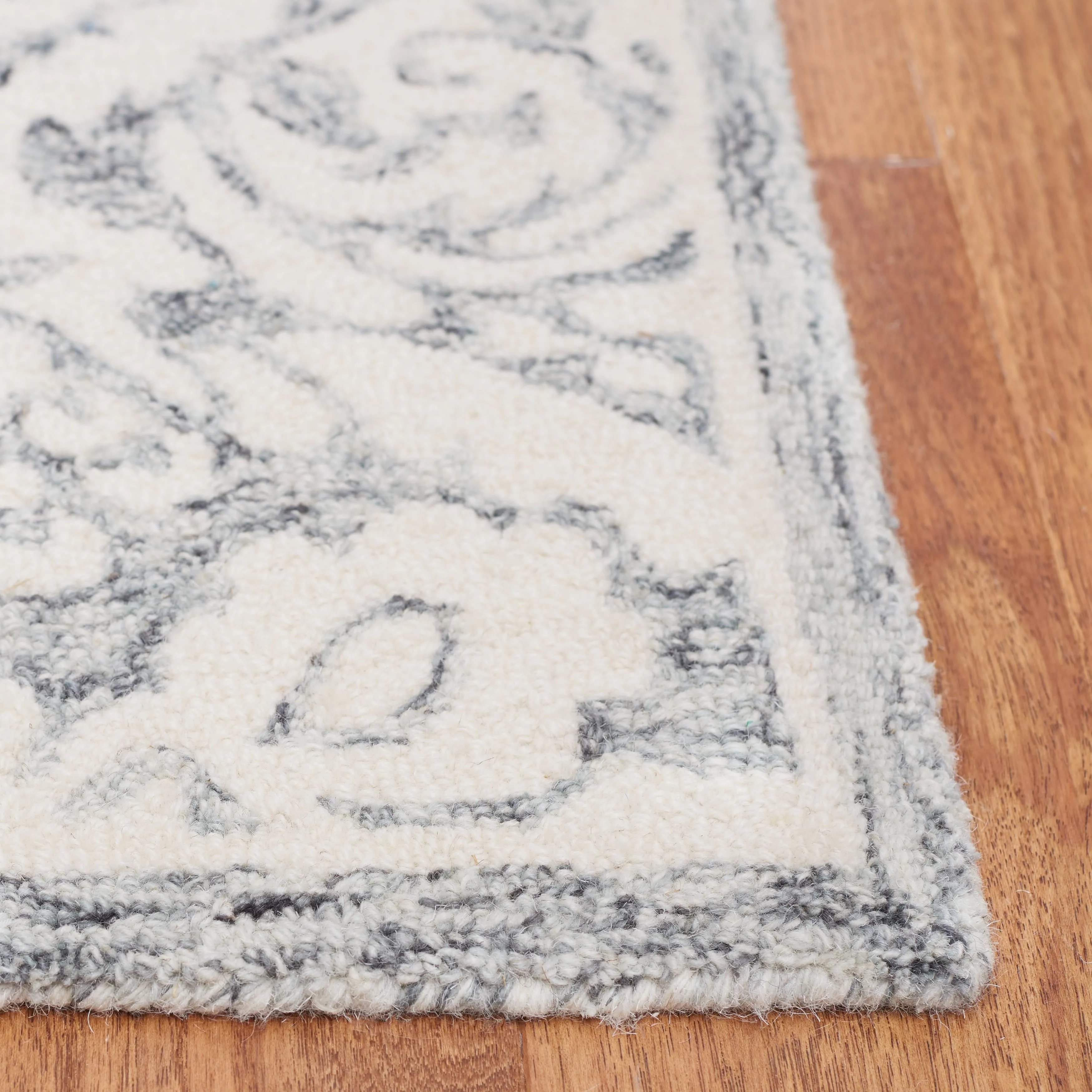 SAFAVIEH Handmade Blossom Esta Modern Floral Wool Rug