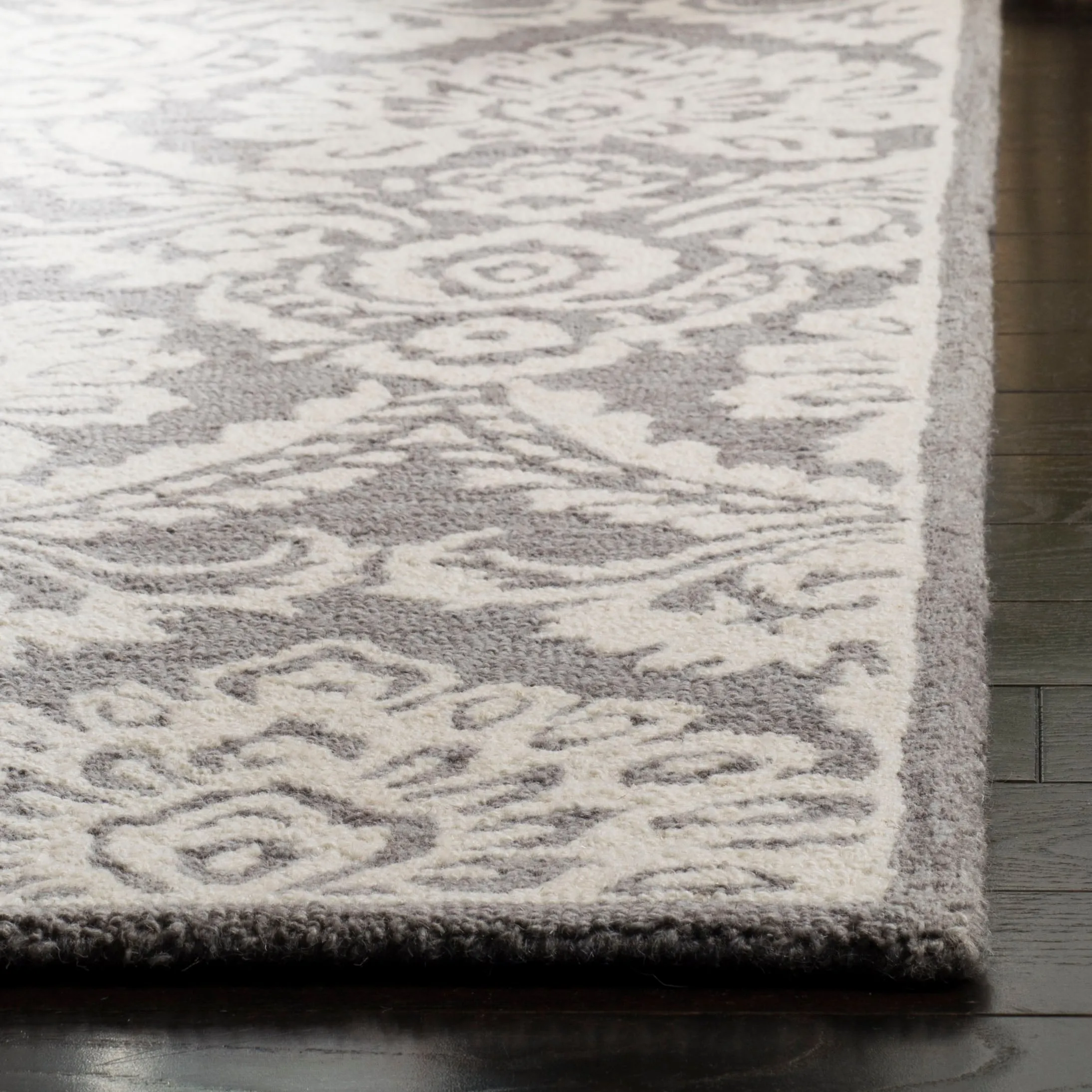 SAFAVIEH Handmade Blossom Esta Modern Floral Wool Rug