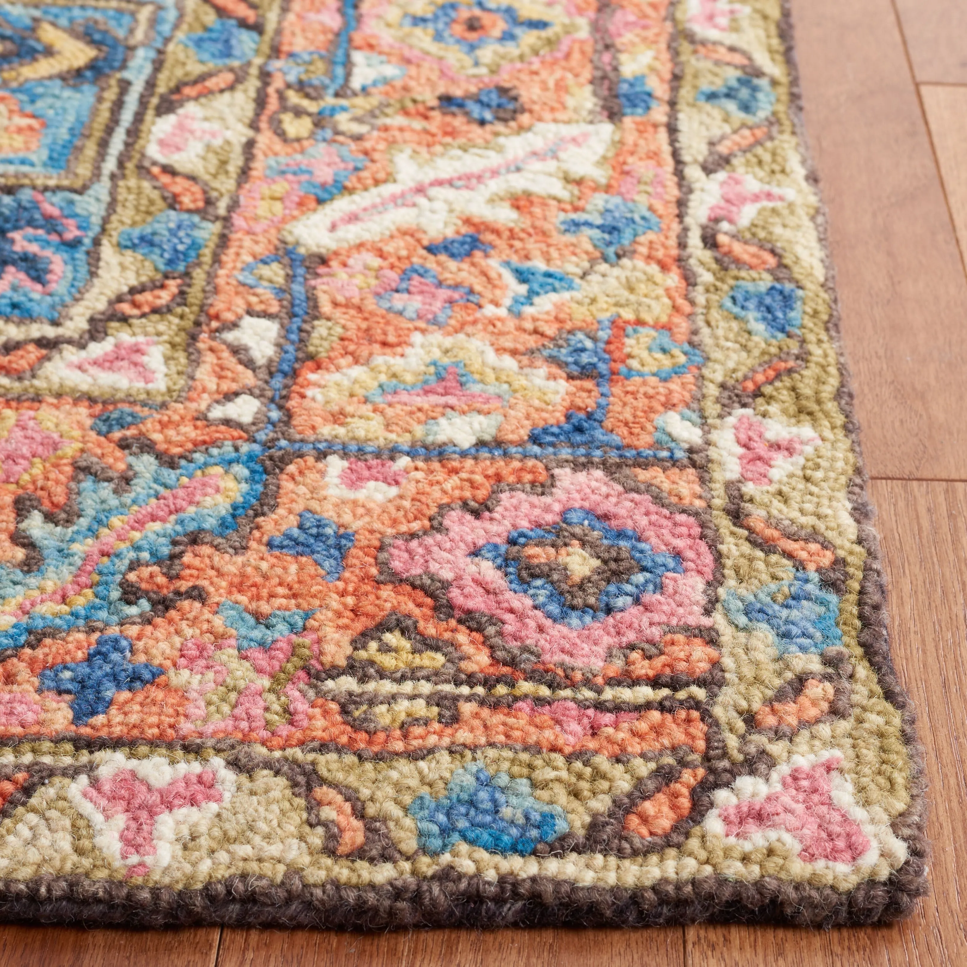 SAFAVIEH Handmade Blossom Milagrosa Floral Wool Rug