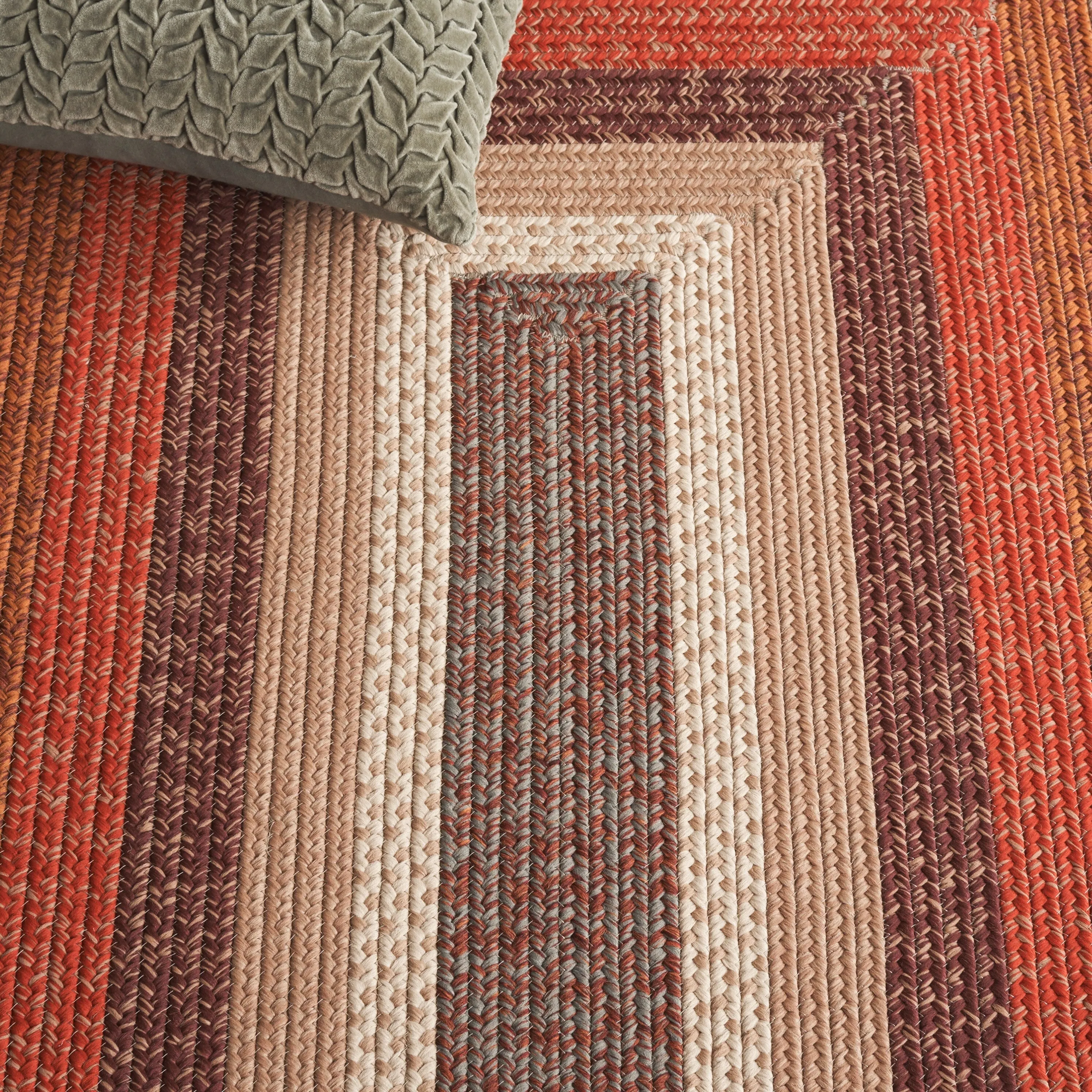 SAFAVIEH Handmade Braided Gula Machine Washable Country Rug