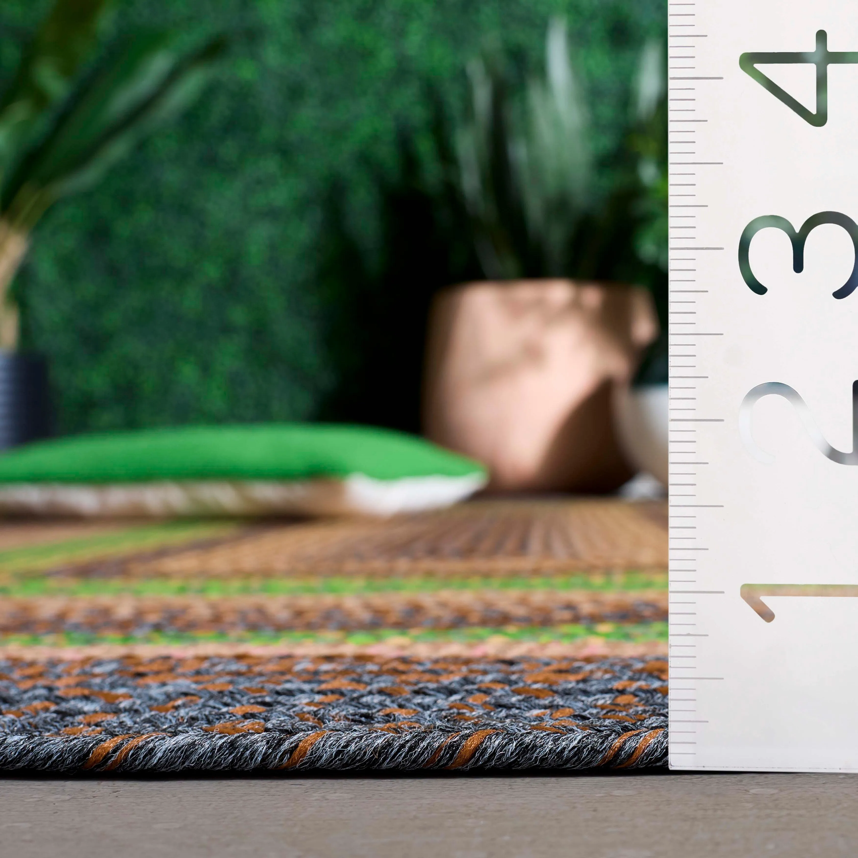 SAFAVIEH Handmade Braided Jivitza Country Rug