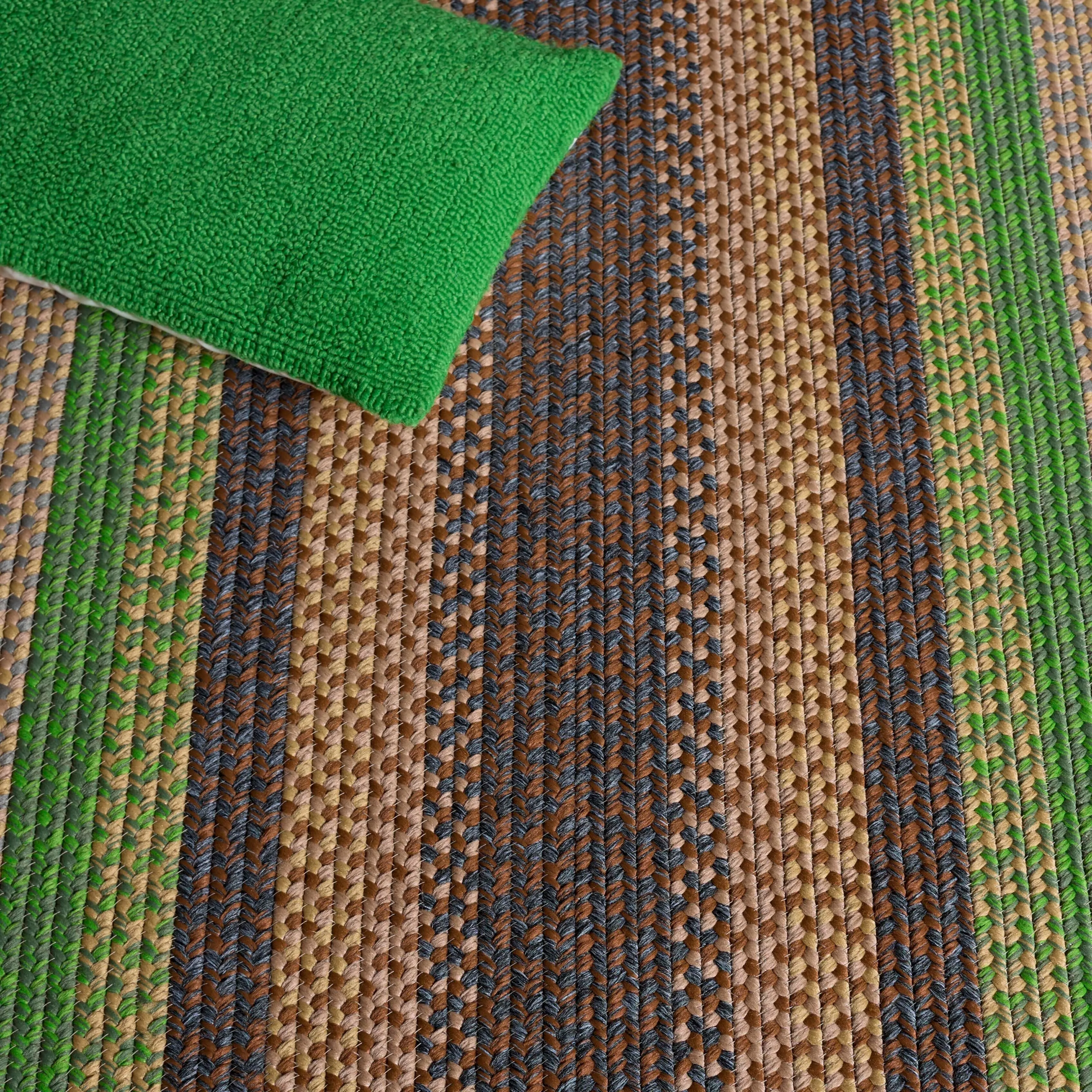 SAFAVIEH Handmade Braided Jivitza Country Rug