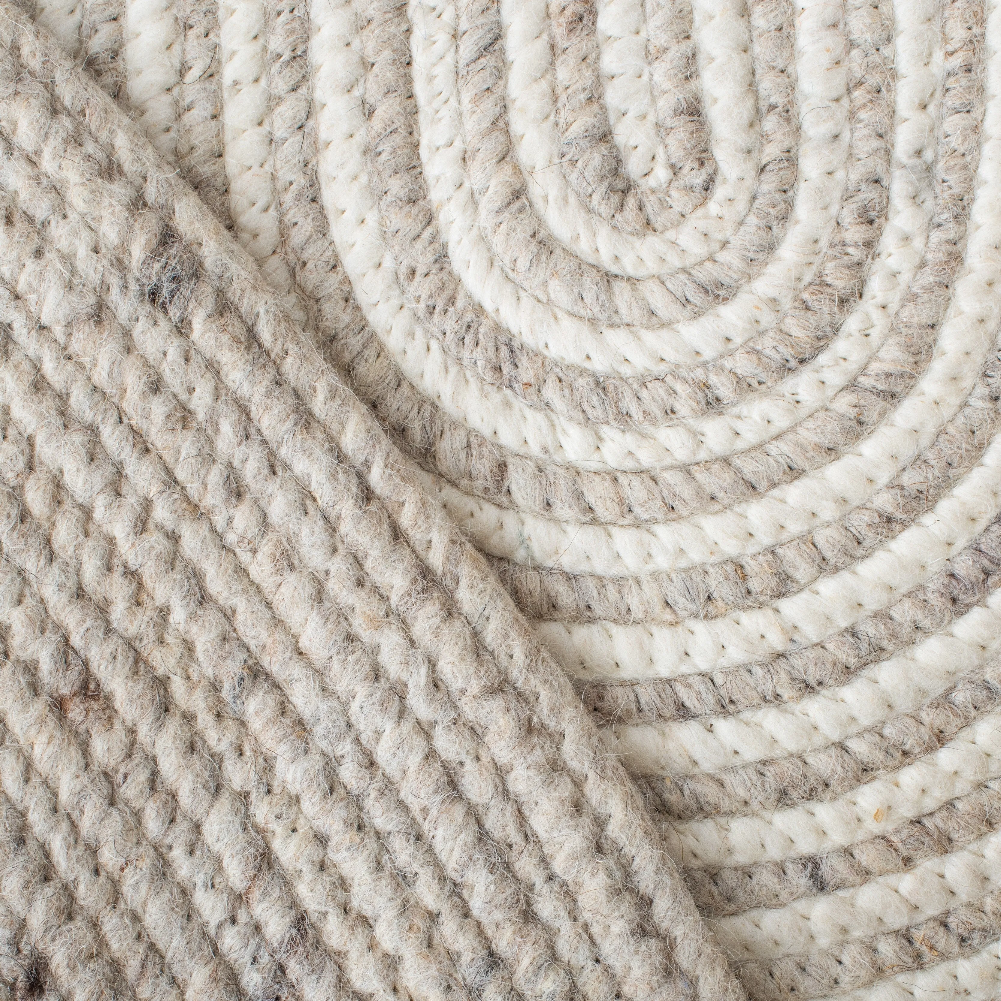 SAFAVIEH. Handmade Braided Nesrin Wool Rug