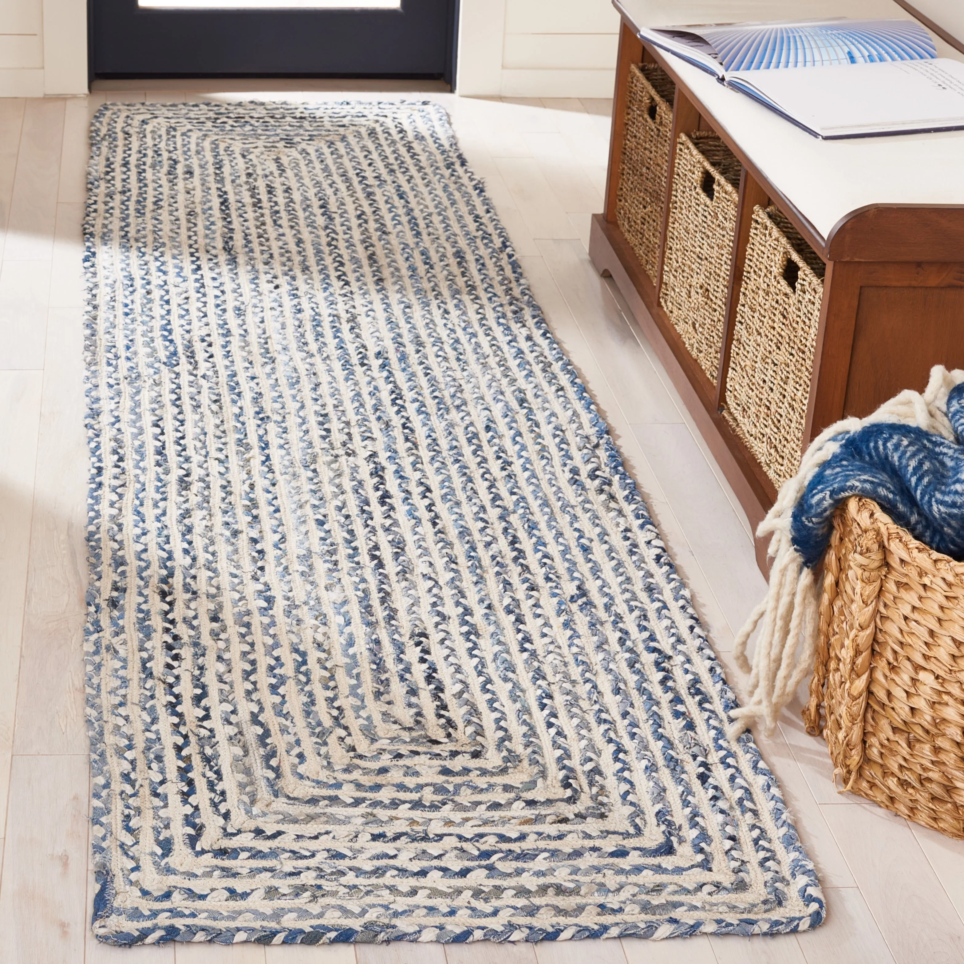 SAFAVIEH Handmade Braided Tadako Cotton Rug