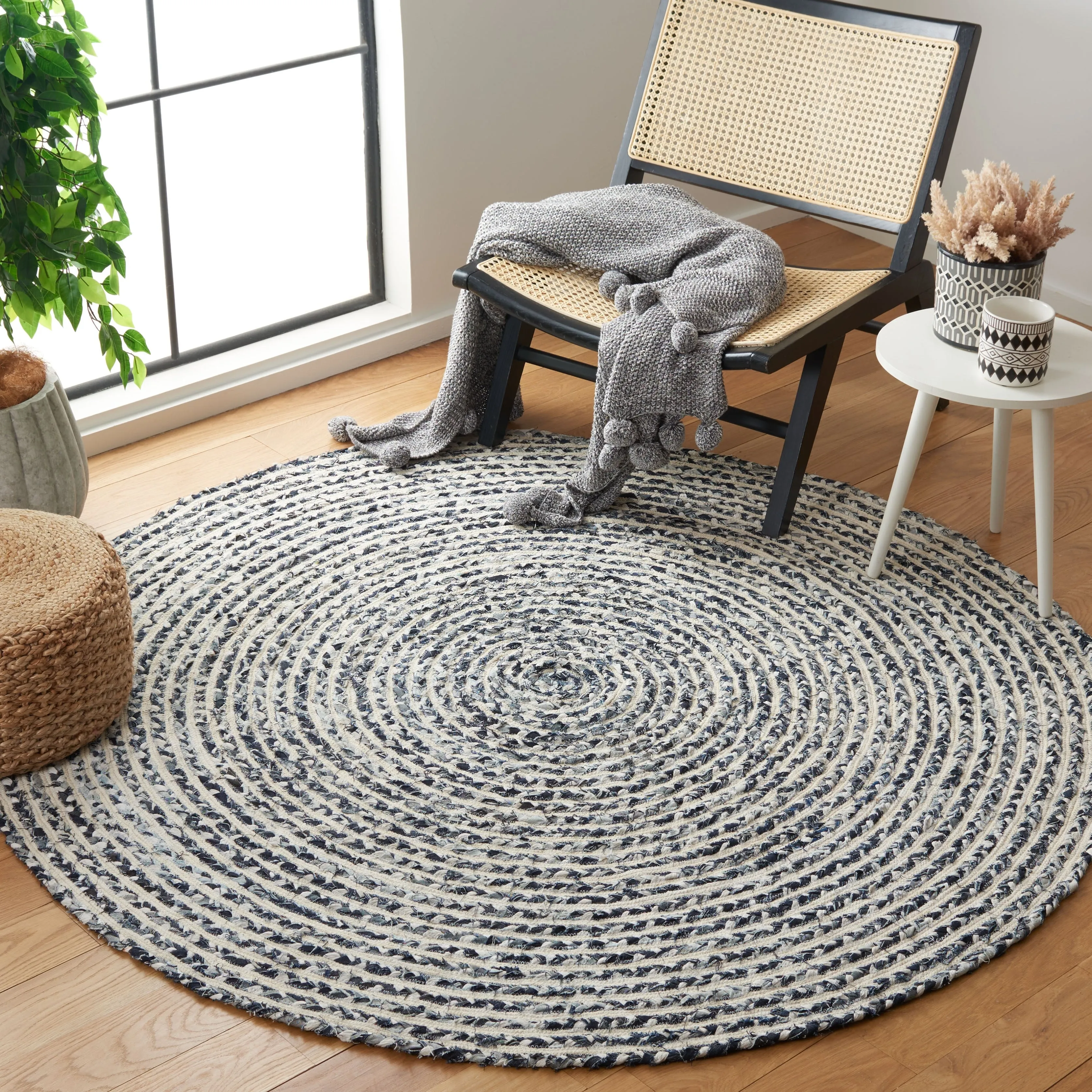 SAFAVIEH Handmade Braided Tadako Cotton Rug