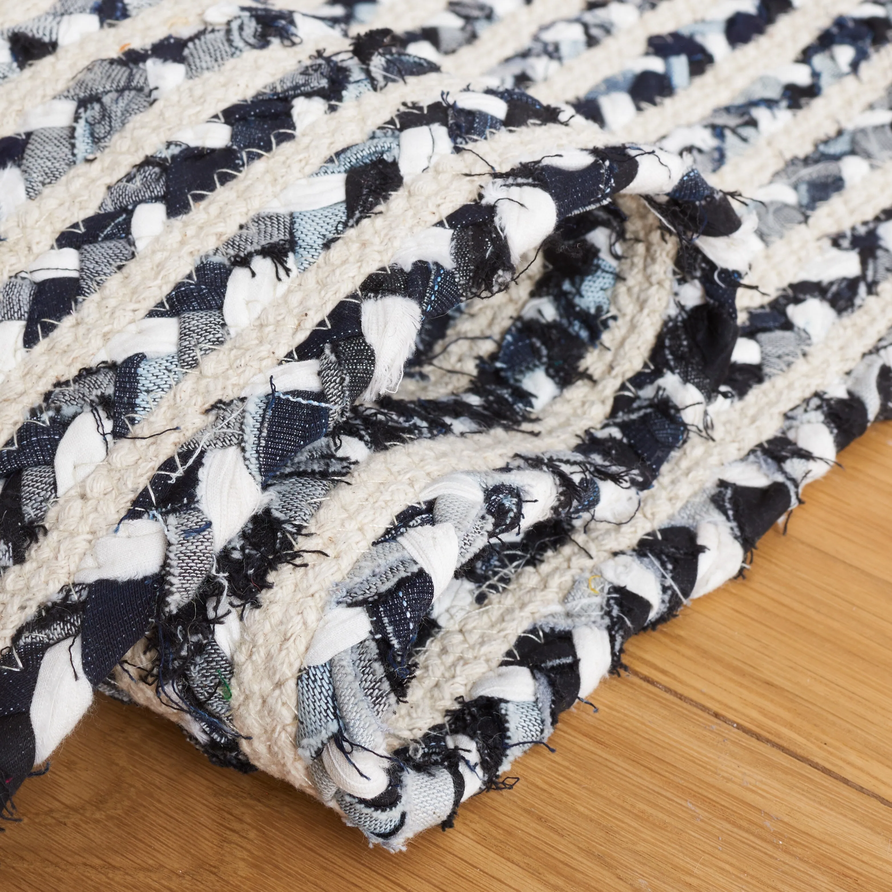 SAFAVIEH Handmade Braided Tadako Cotton Rug