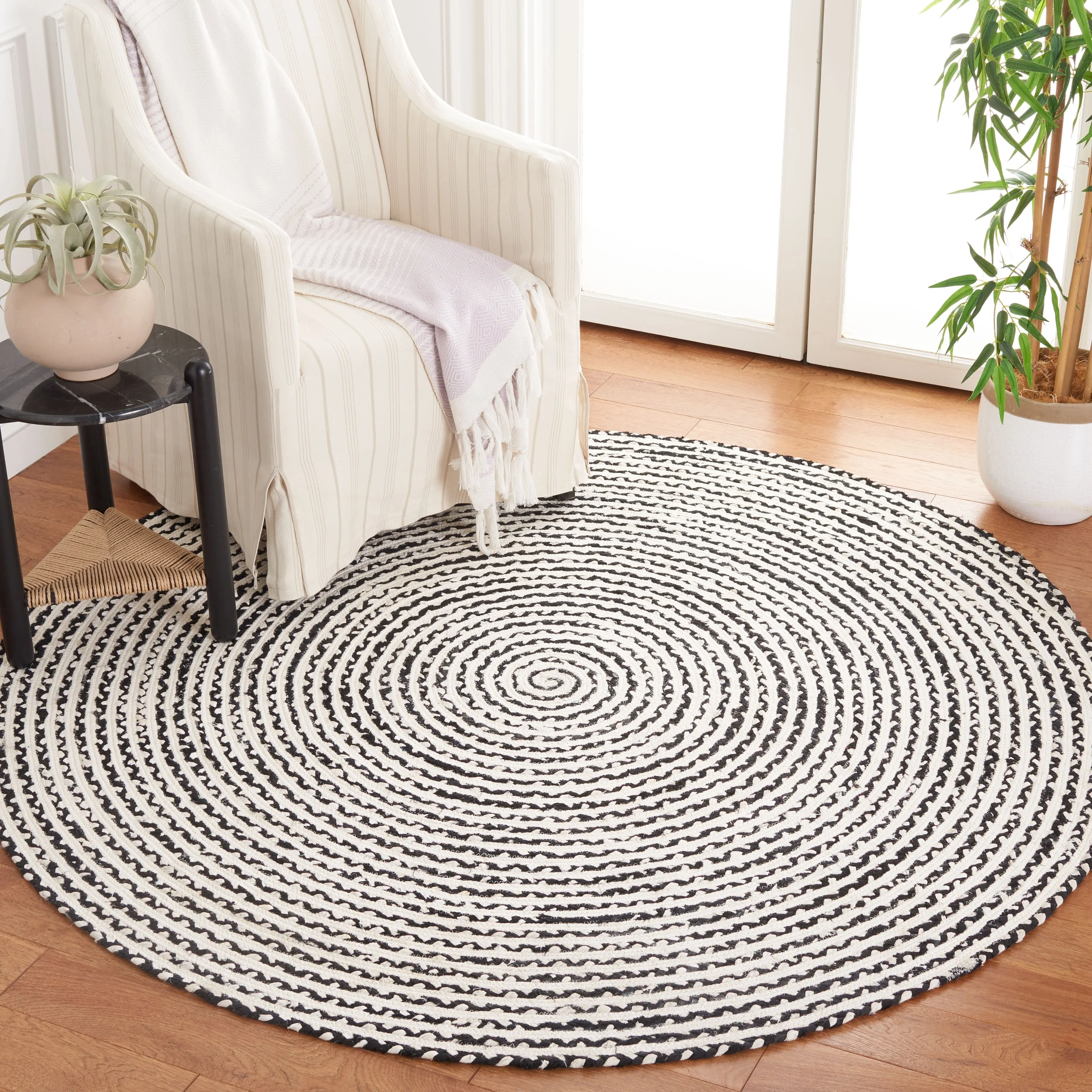 SAFAVIEH Handmade Braided Tadako Cotton Rug