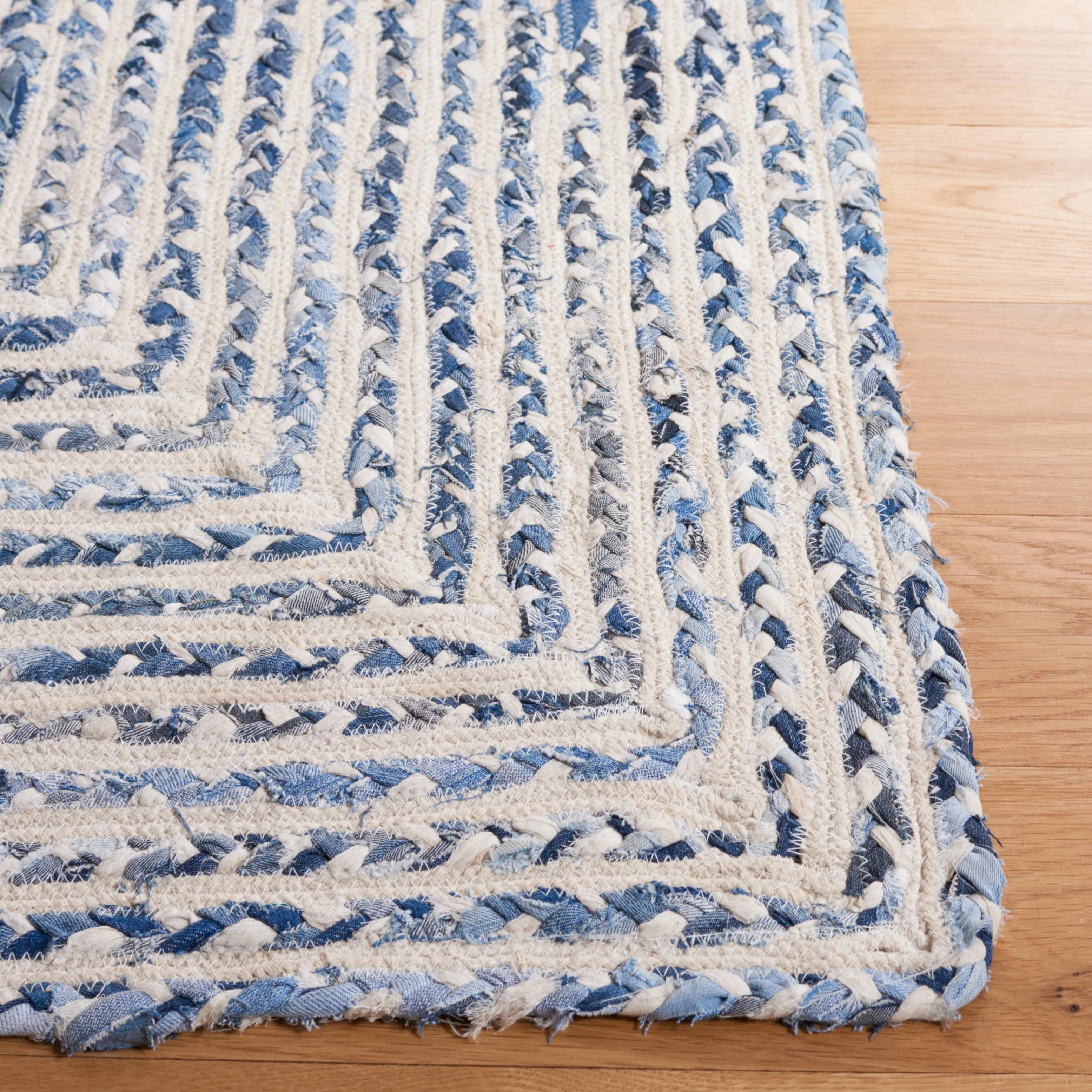 SAFAVIEH Handmade Braided Tadako Cotton Rug
