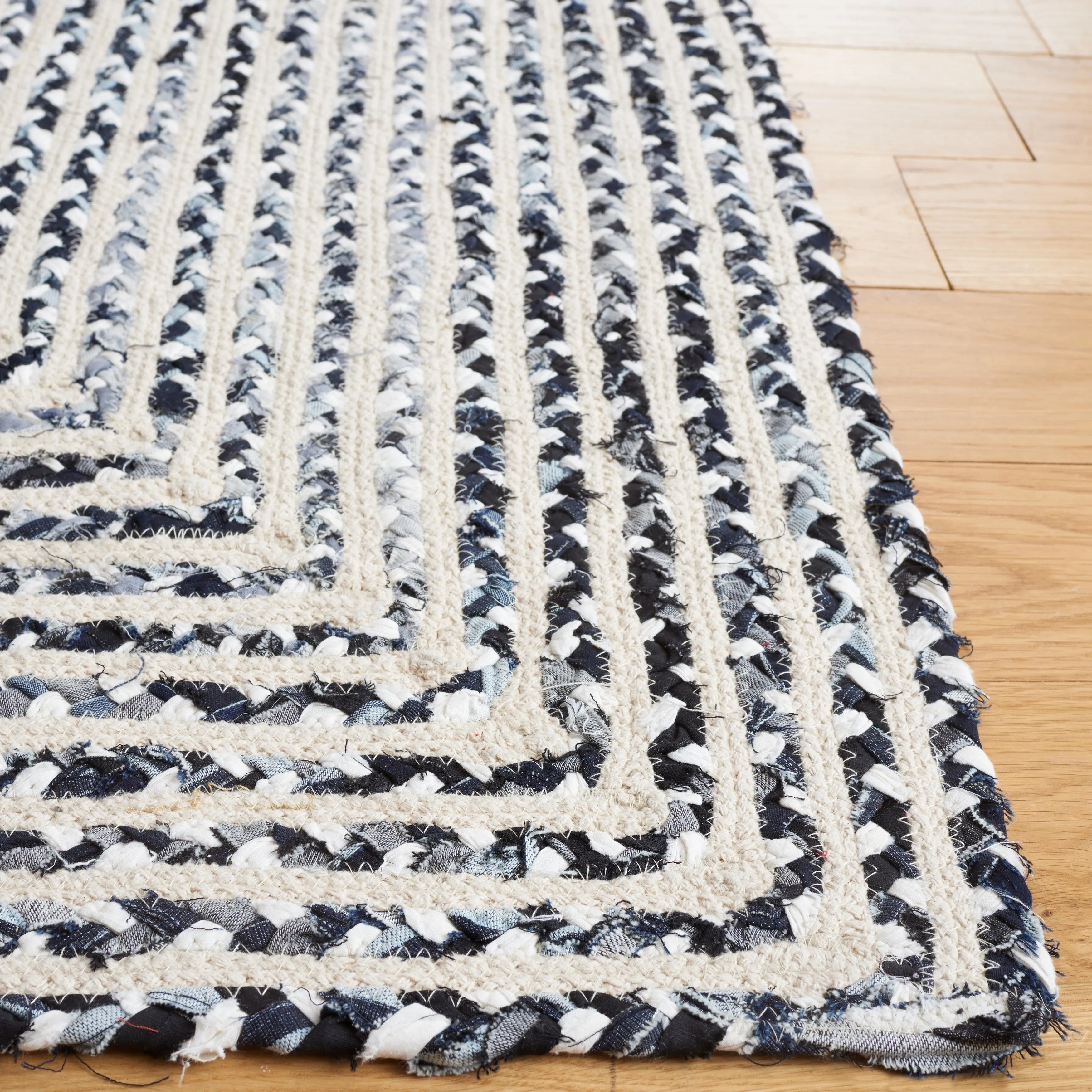 SAFAVIEH Handmade Braided Tadako Cotton Rug