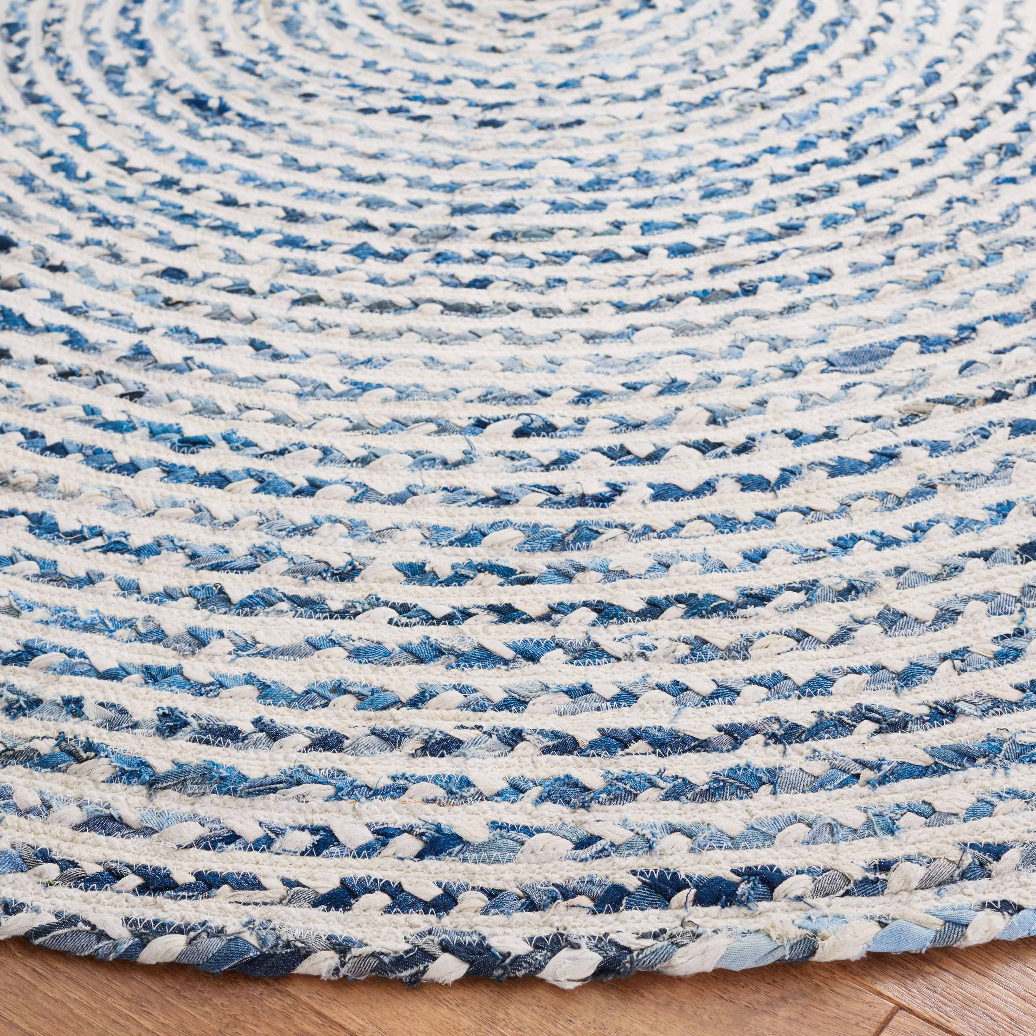 SAFAVIEH Handmade Braided Tadako Cotton Rug