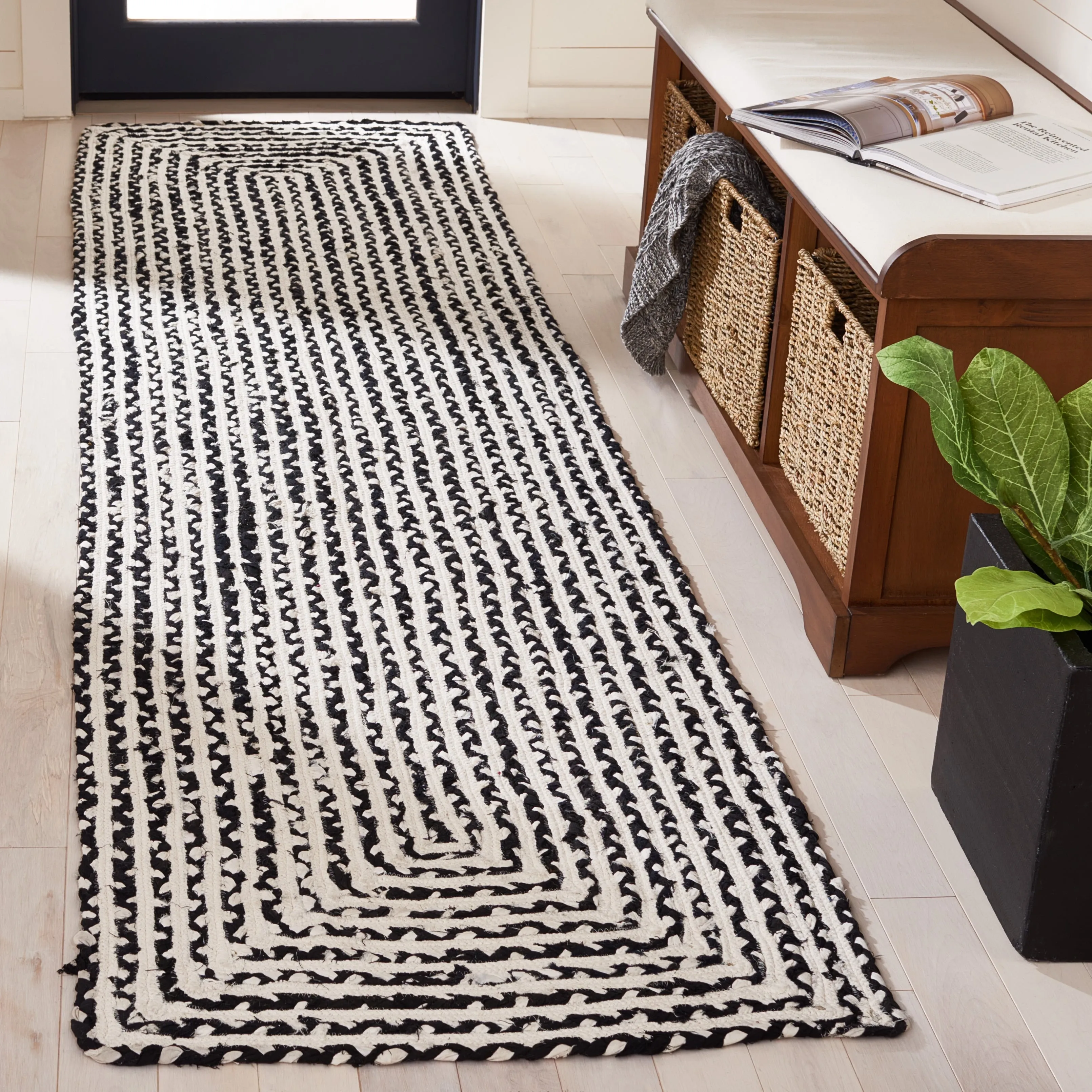 SAFAVIEH Handmade Braided Tadako Cotton Rug