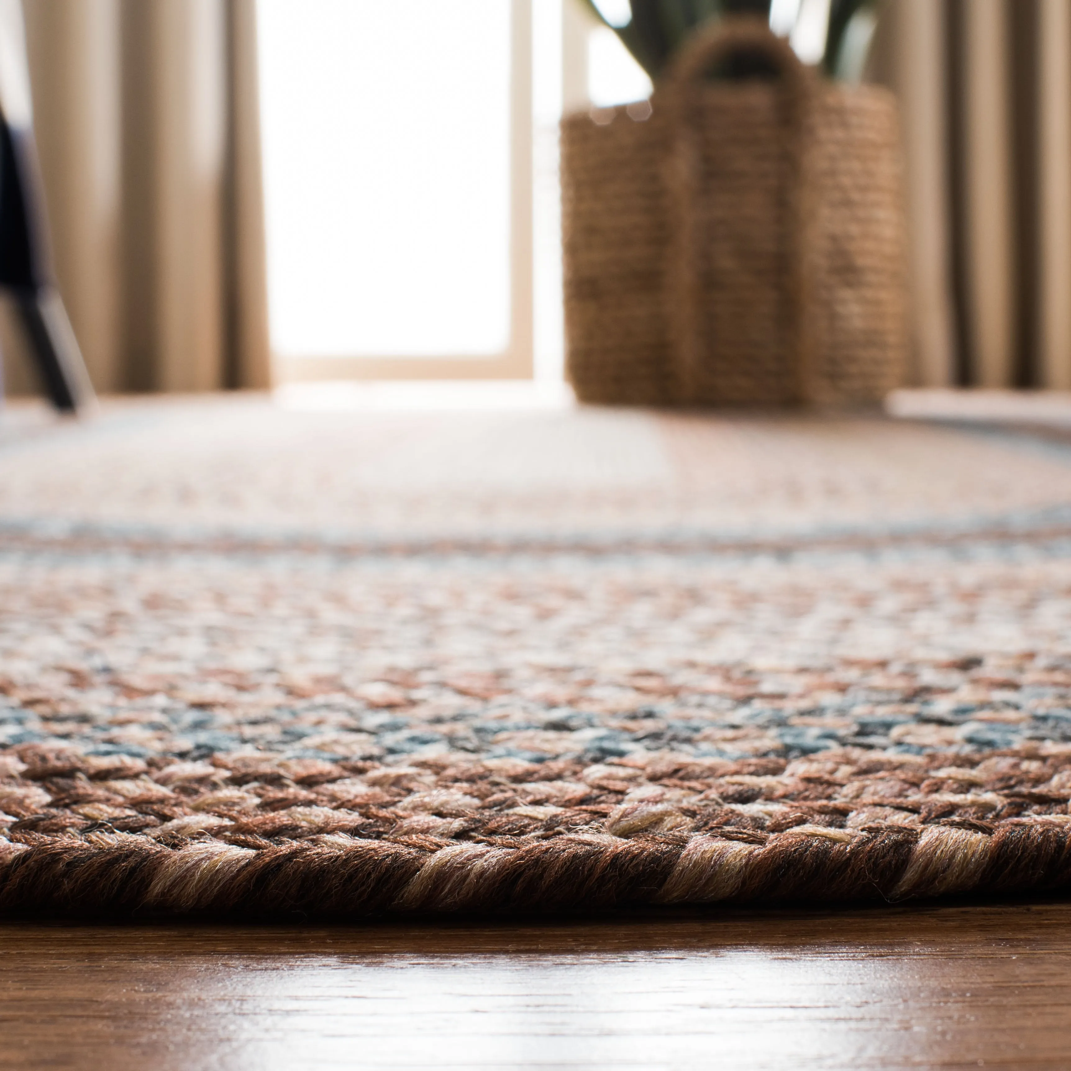 SAFAVIEH Handmade Braided Tomislava Country Rug
