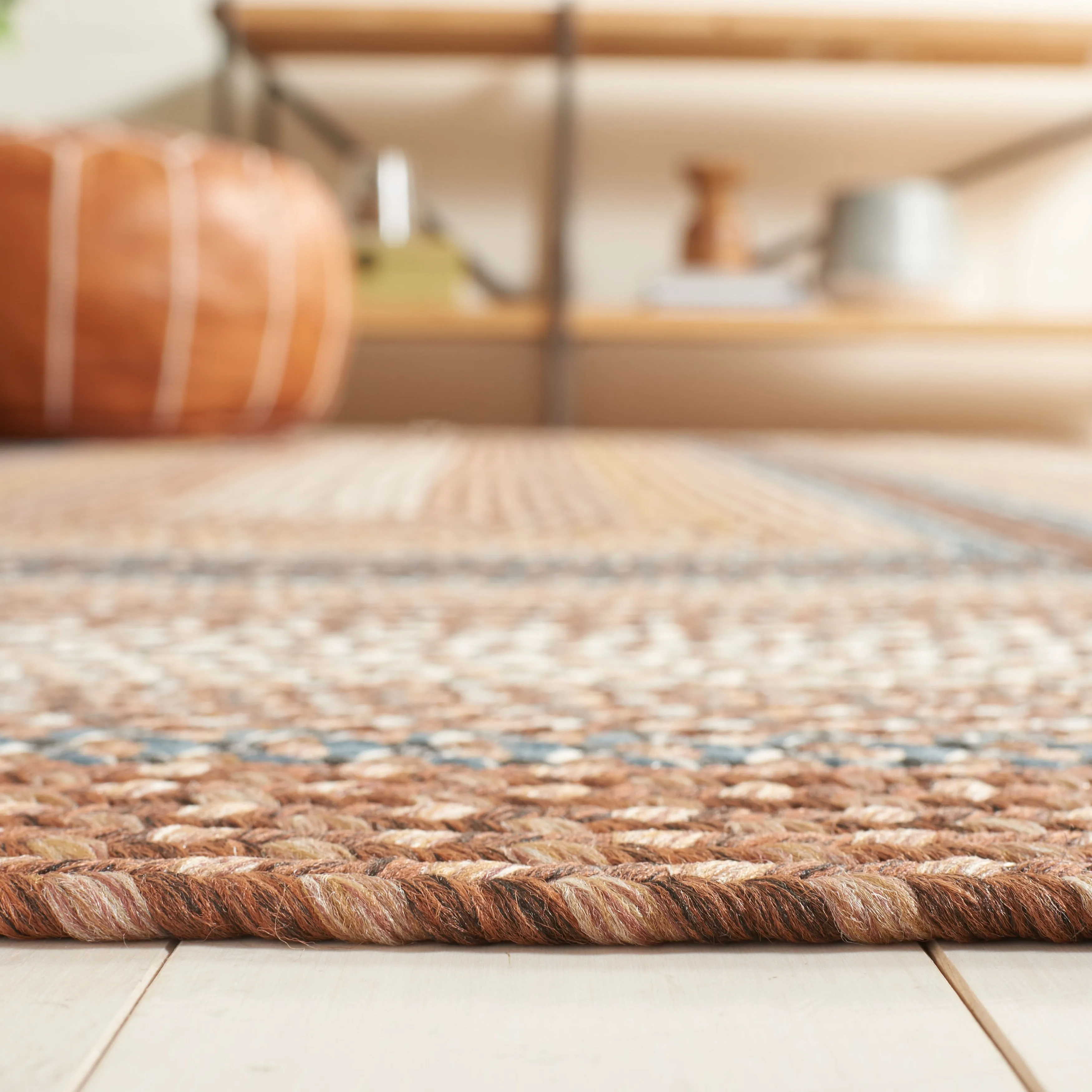 SAFAVIEH Handmade Braided Tomislava Country Rug