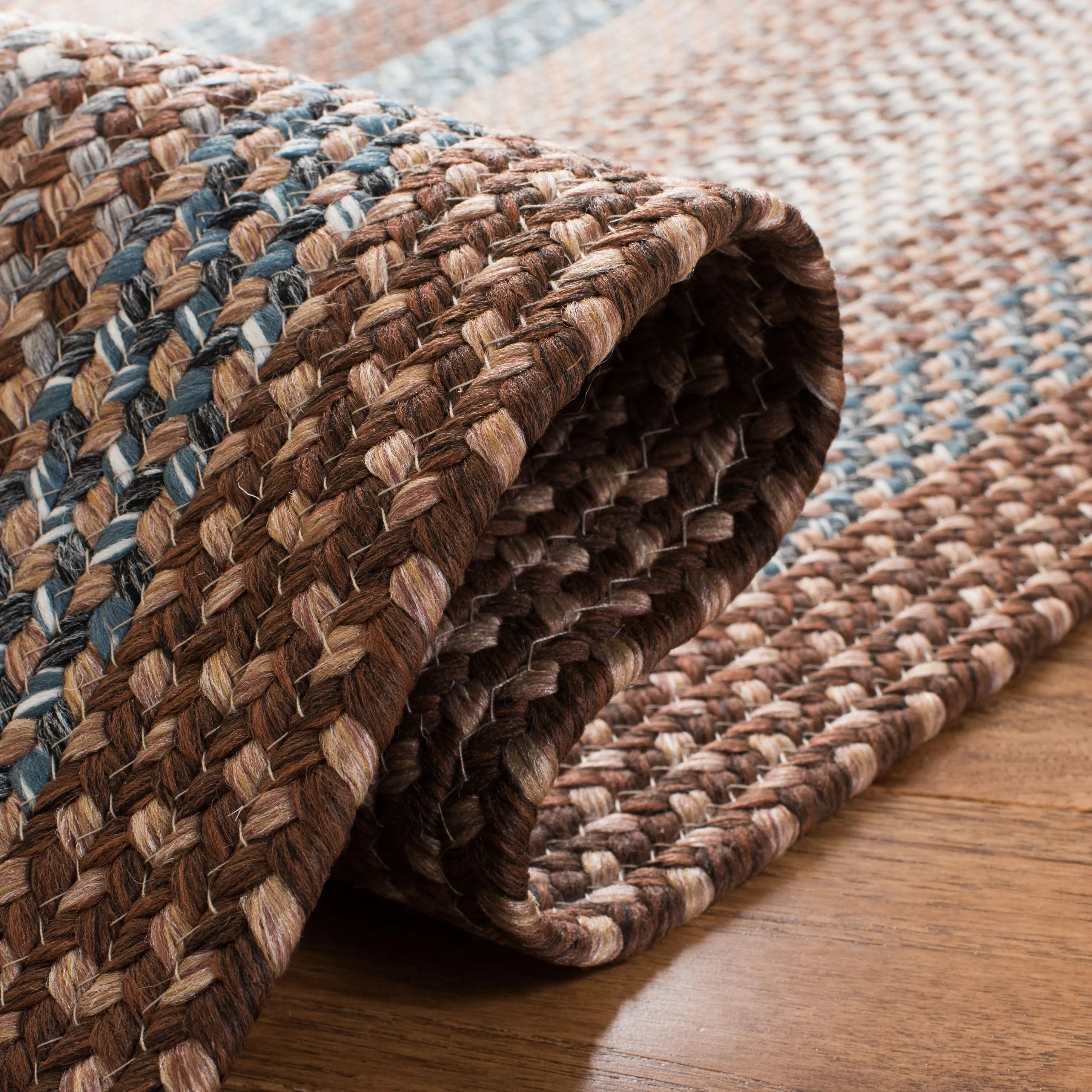 SAFAVIEH Handmade Braided Tomislava Country Rug