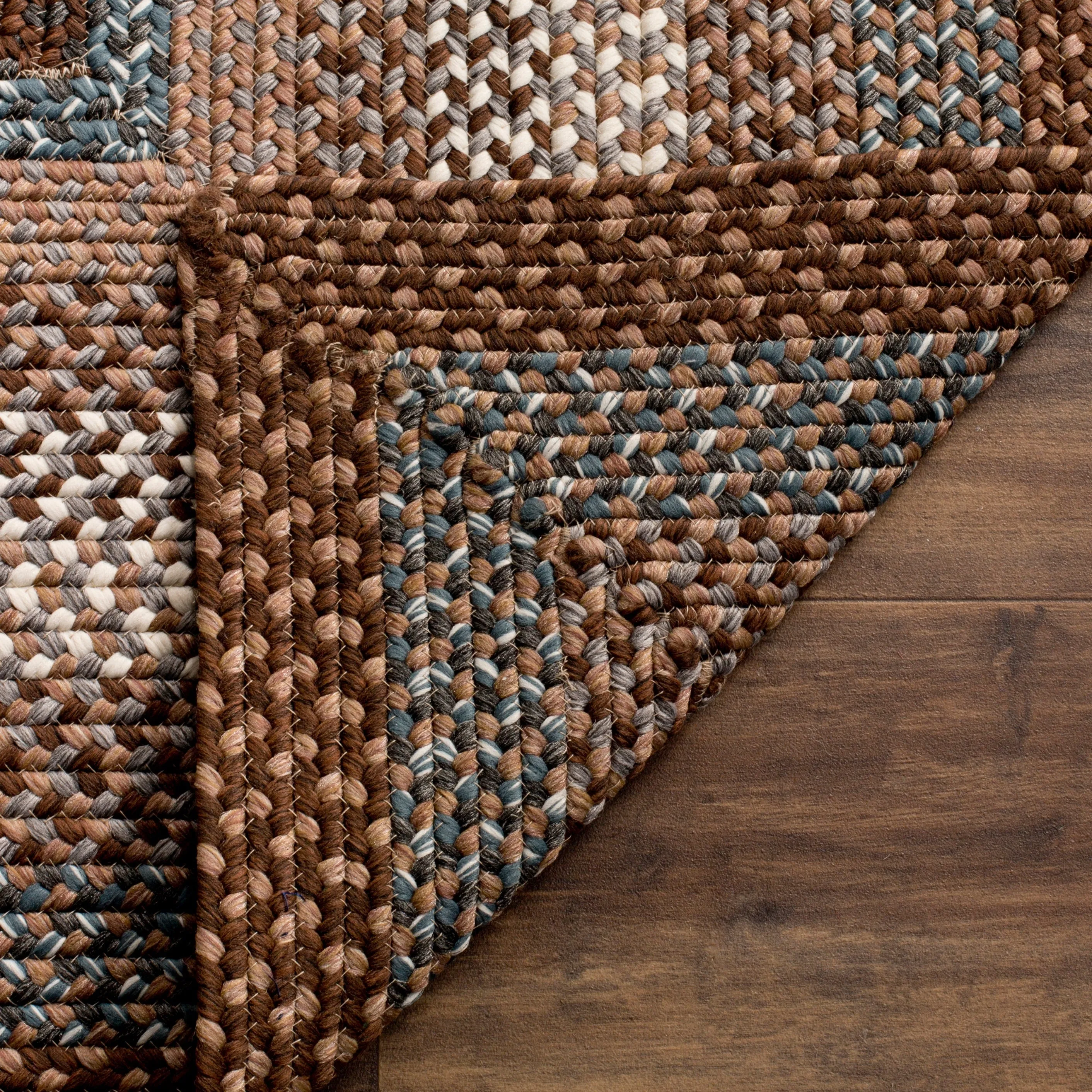 SAFAVIEH Handmade Braided Tomislava Country Rug