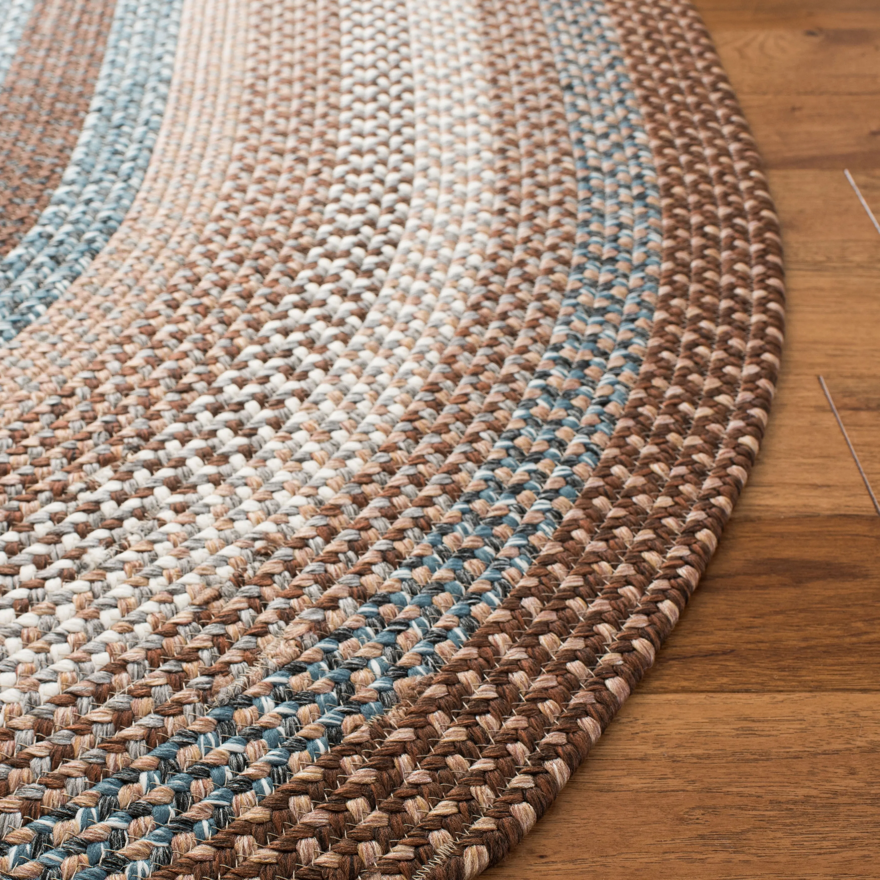 SAFAVIEH Handmade Braided Tomislava Country Rug