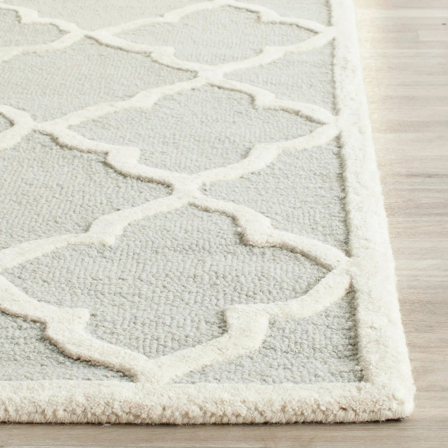 SAFAVIEH Handmade Cambridge Tinca Modern Moroccan Wool Rug