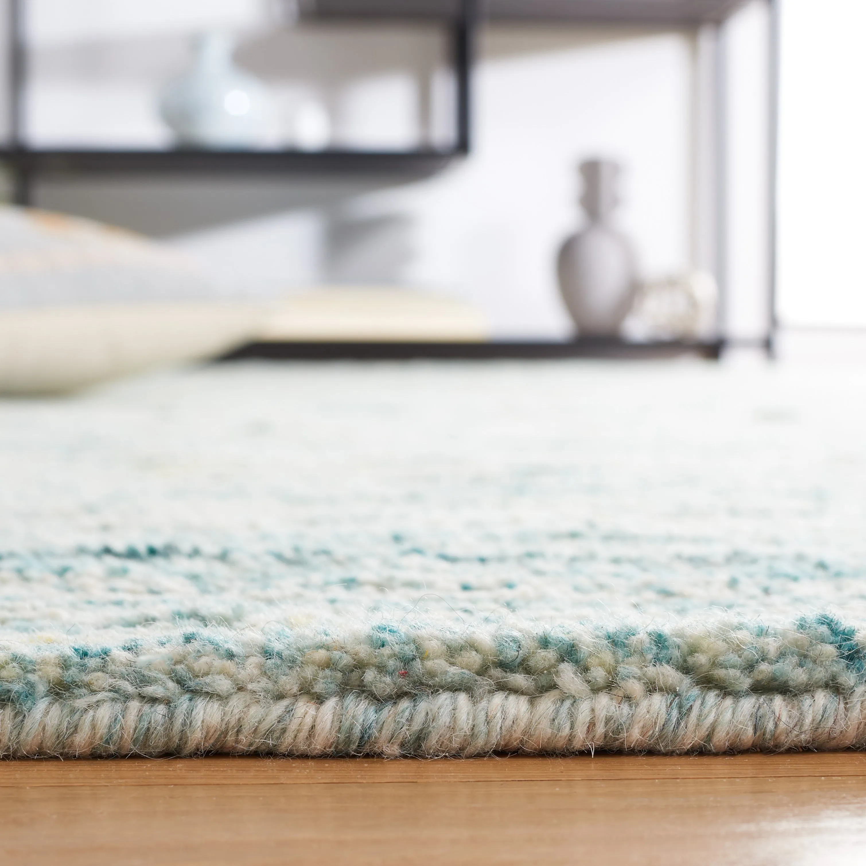 SAFAVIEH Handmade Casablanca Pierrine Wool Rug