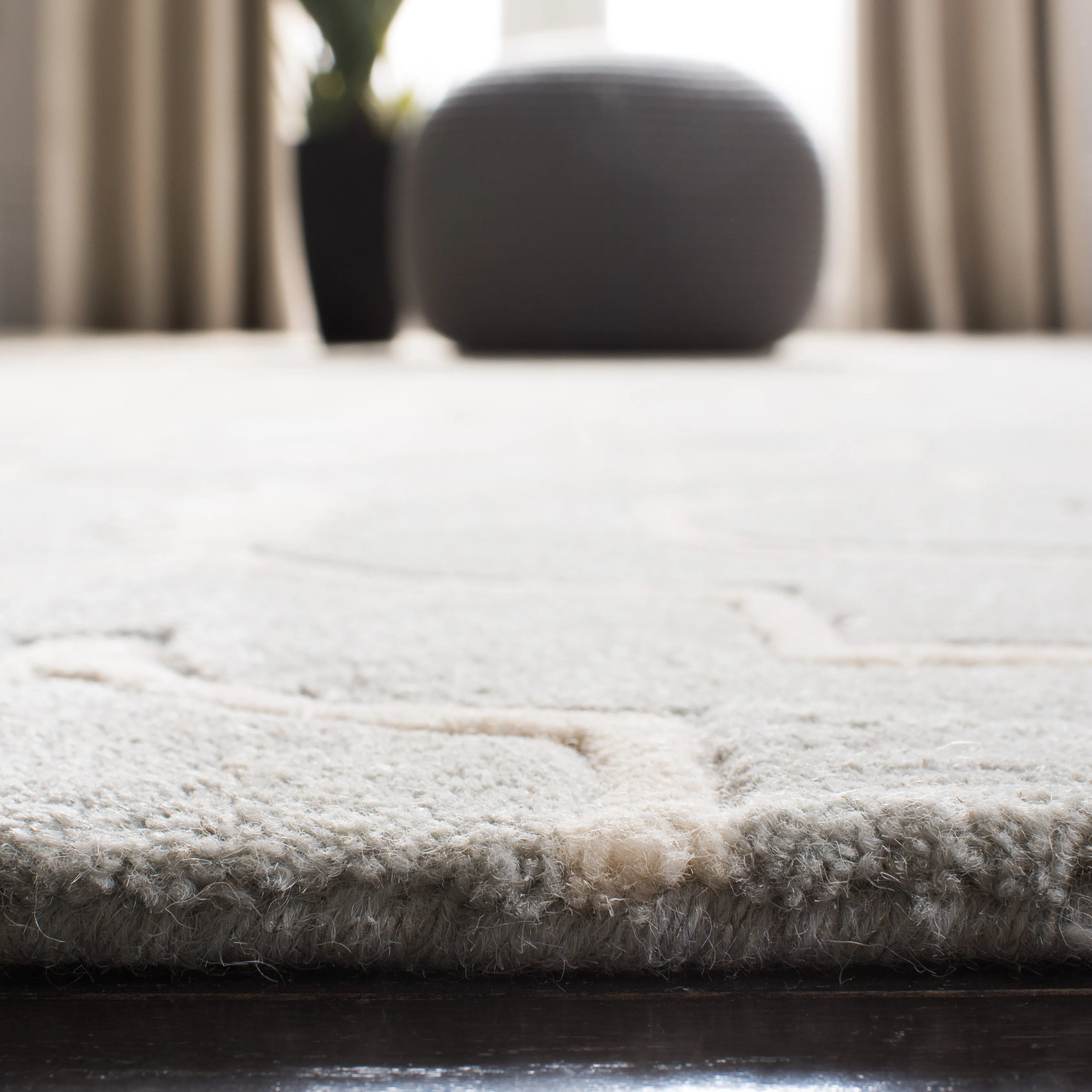 SAFAVIEH Handmade Chatham Cvetka Modern Moroccan Wool Rug