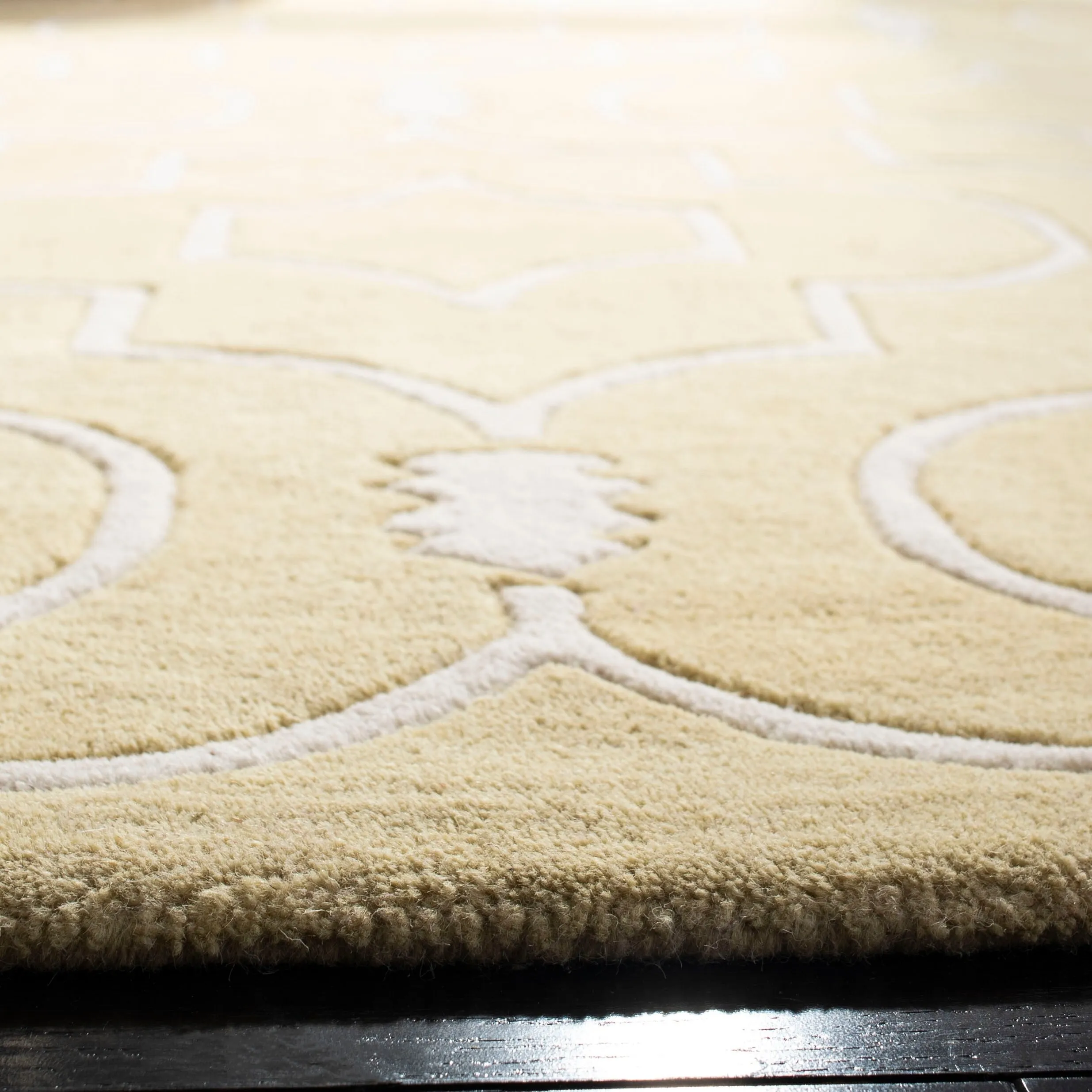 SAFAVIEH Handmade Chatham Cvetka Modern Moroccan Wool Rug