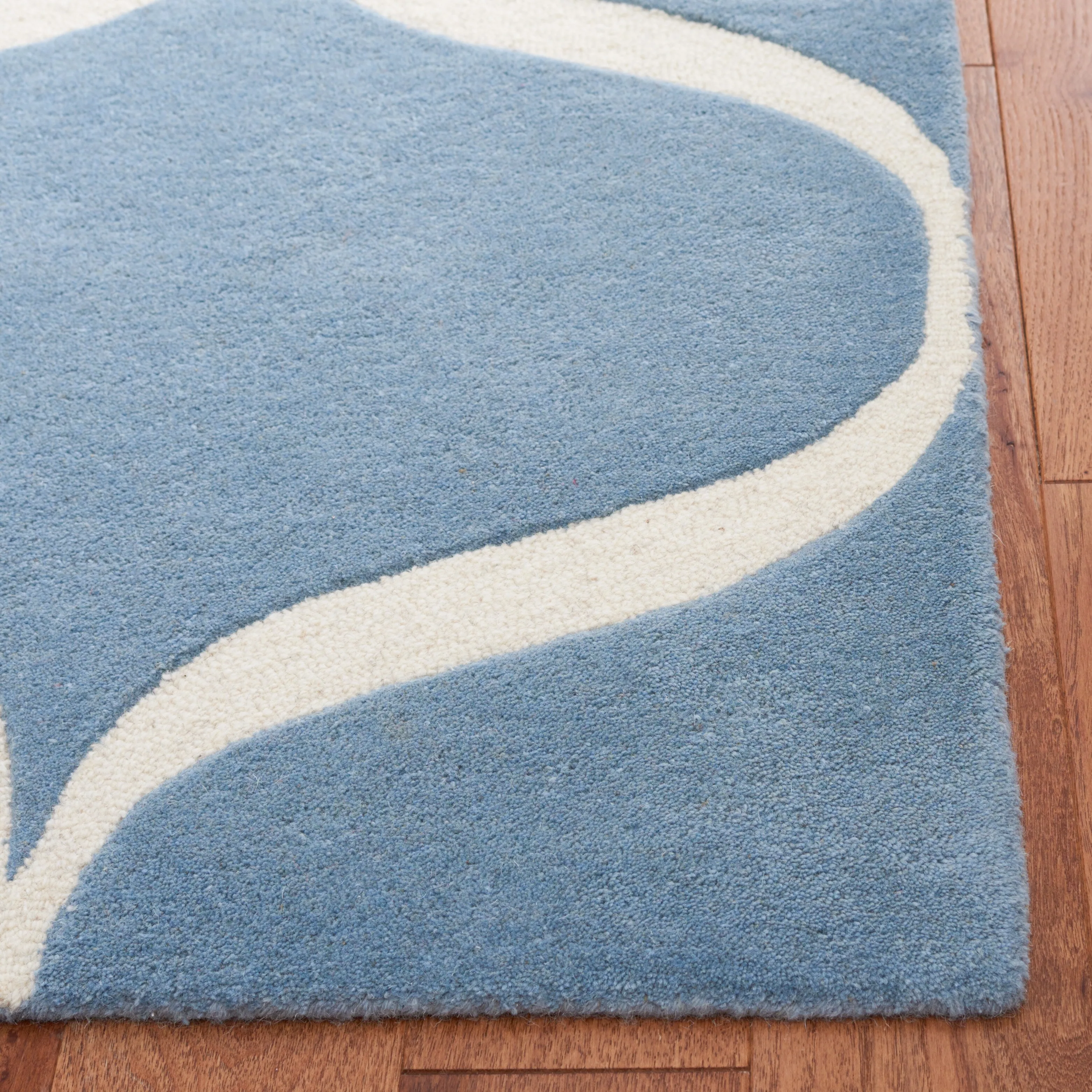 SAFAVIEH Handmade Chatham Cvetka Modern Moroccan Wool Rug