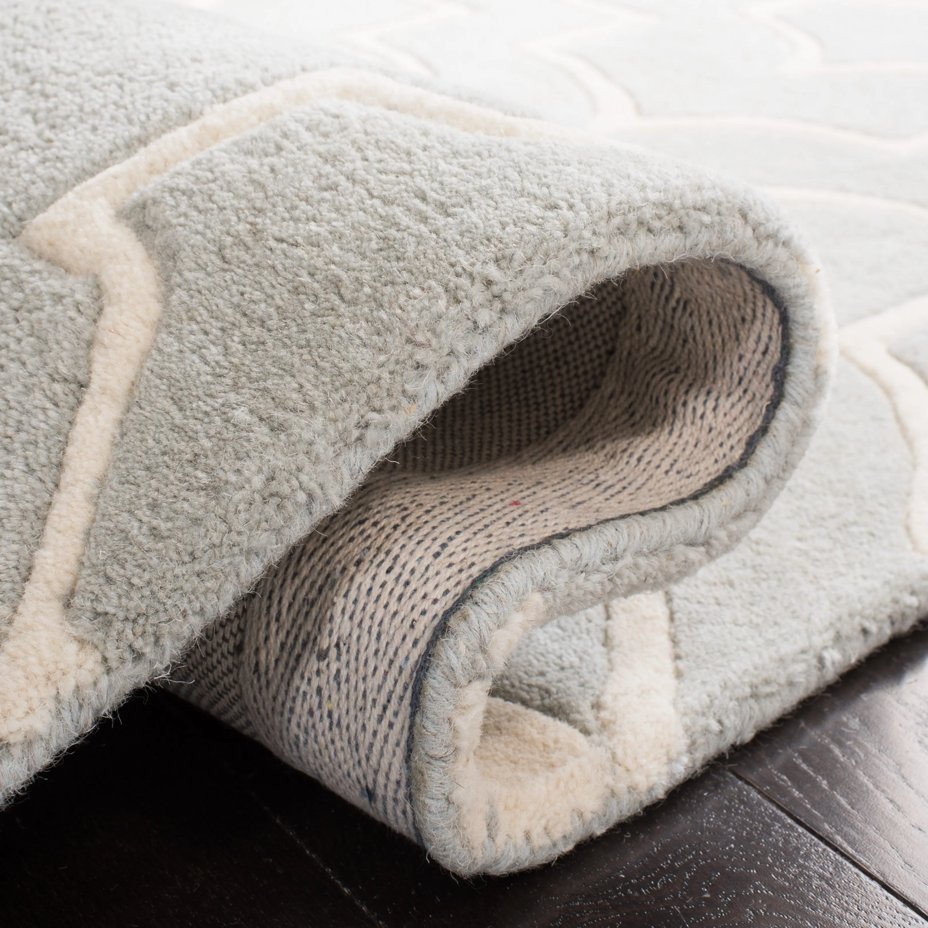 SAFAVIEH Handmade Chatham Cvetka Modern Moroccan Wool Rug