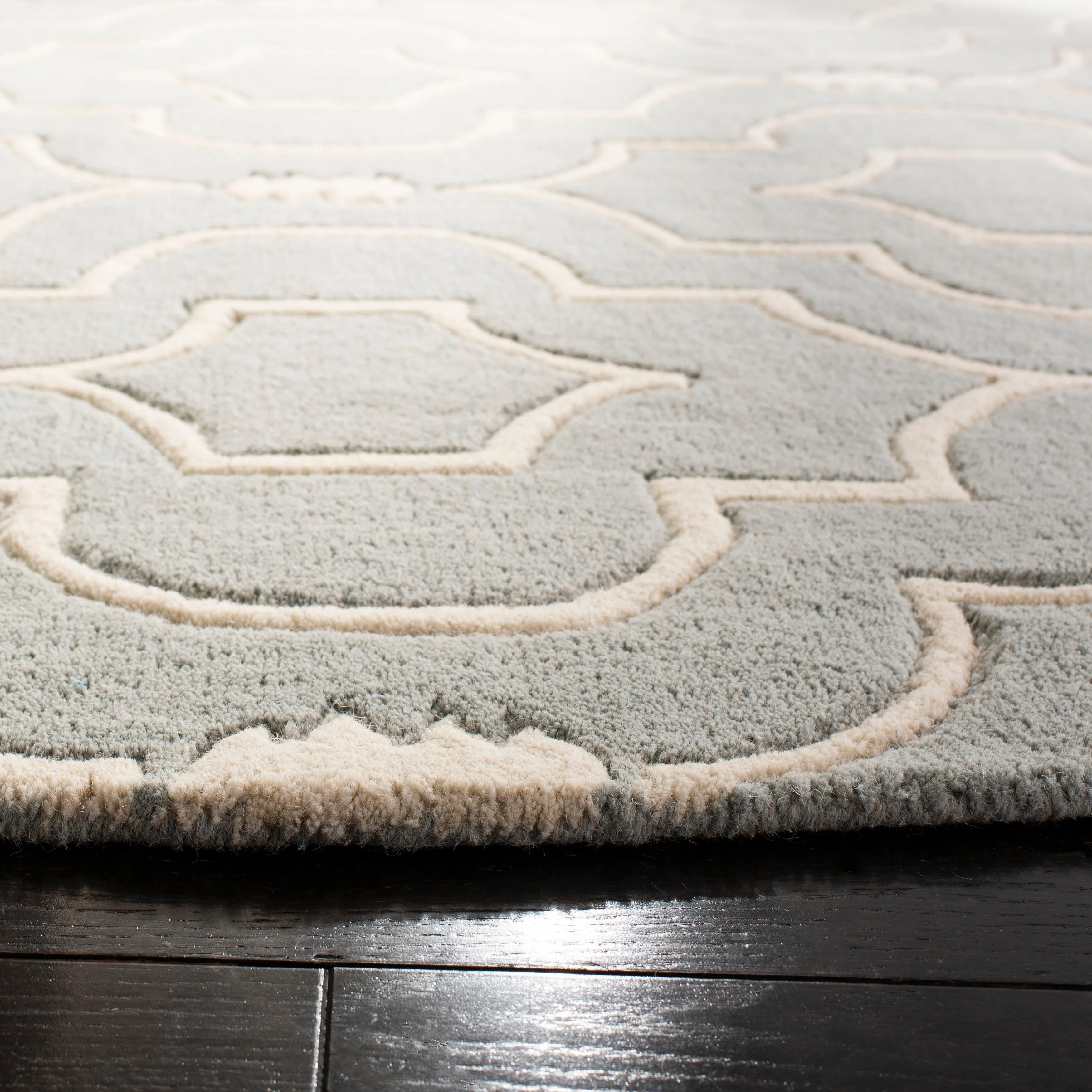 SAFAVIEH Handmade Chatham Cvetka Modern Moroccan Wool Rug