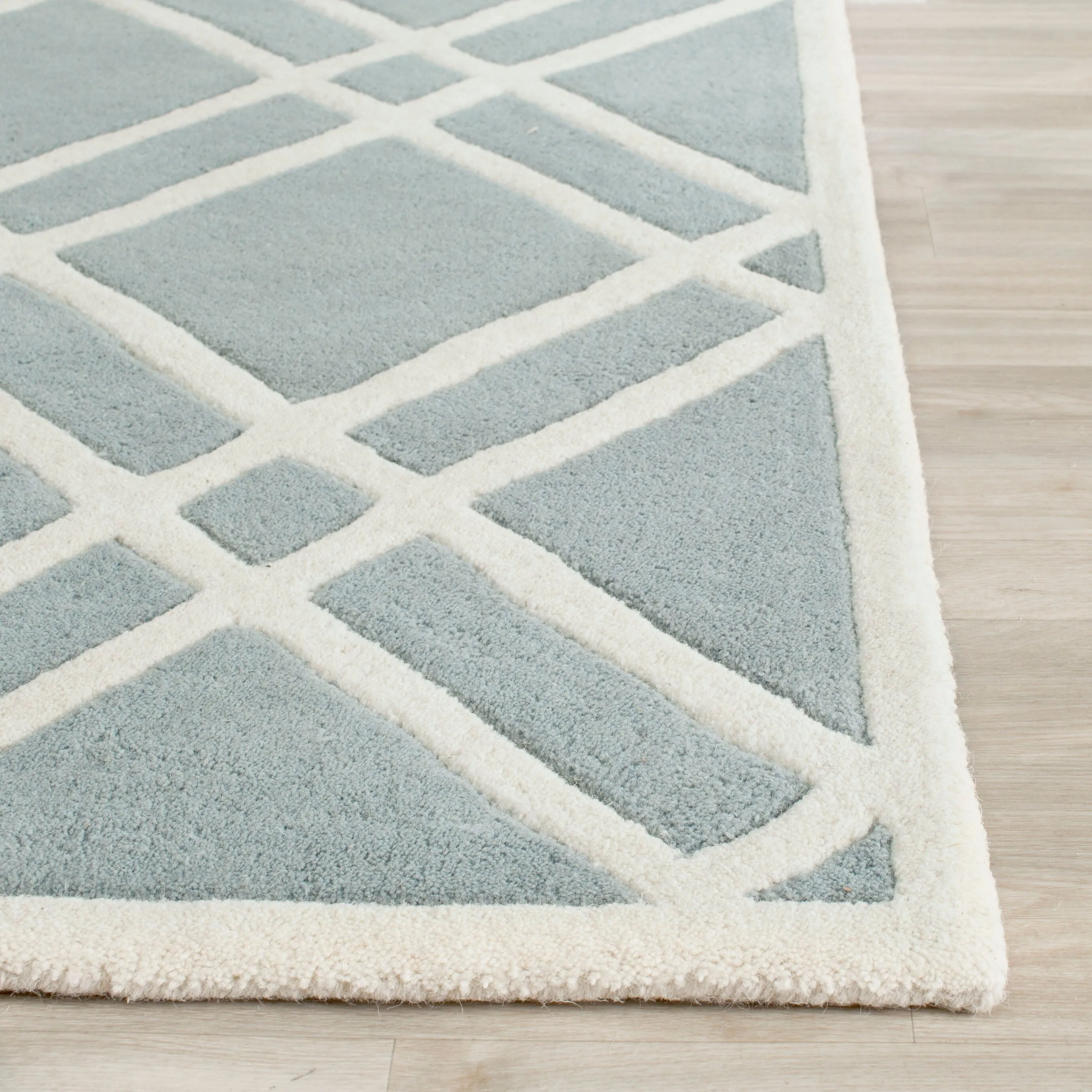 SAFAVIEH Handmade Chatham Geronda Modern Moroccan Wool Rug