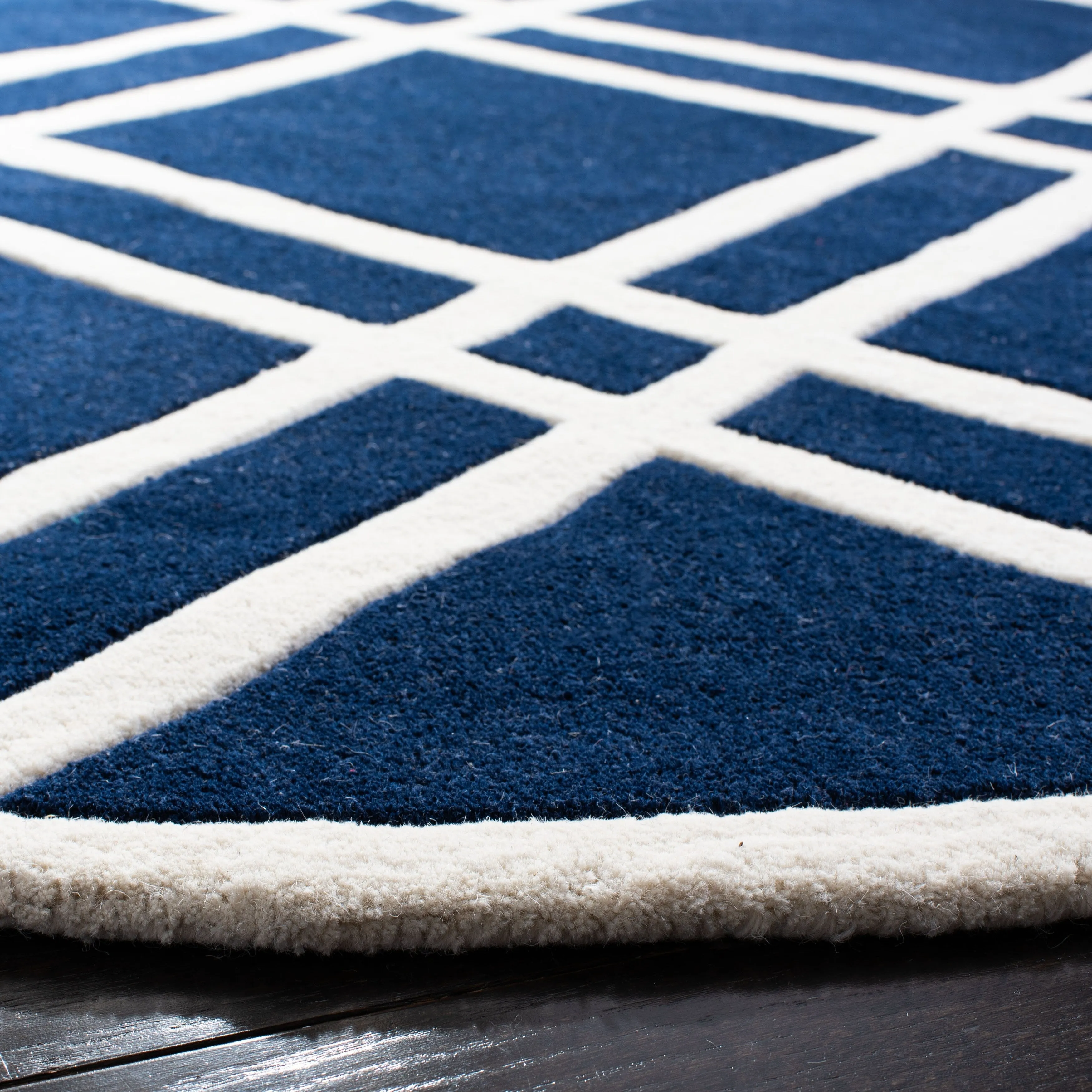 SAFAVIEH Handmade Chatham Geronda Modern Moroccan Wool Rug